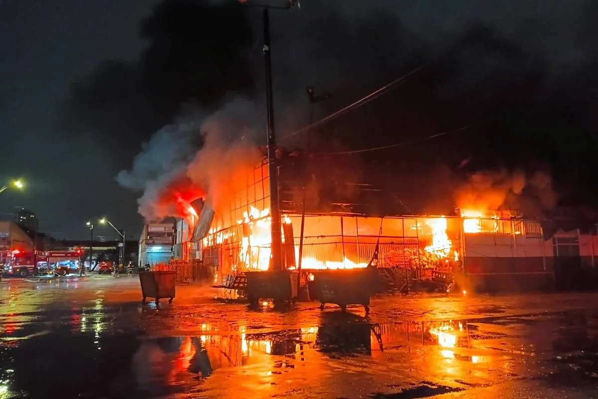 Fogo deixa galpão da Ceagesp fechado por risco estrutural