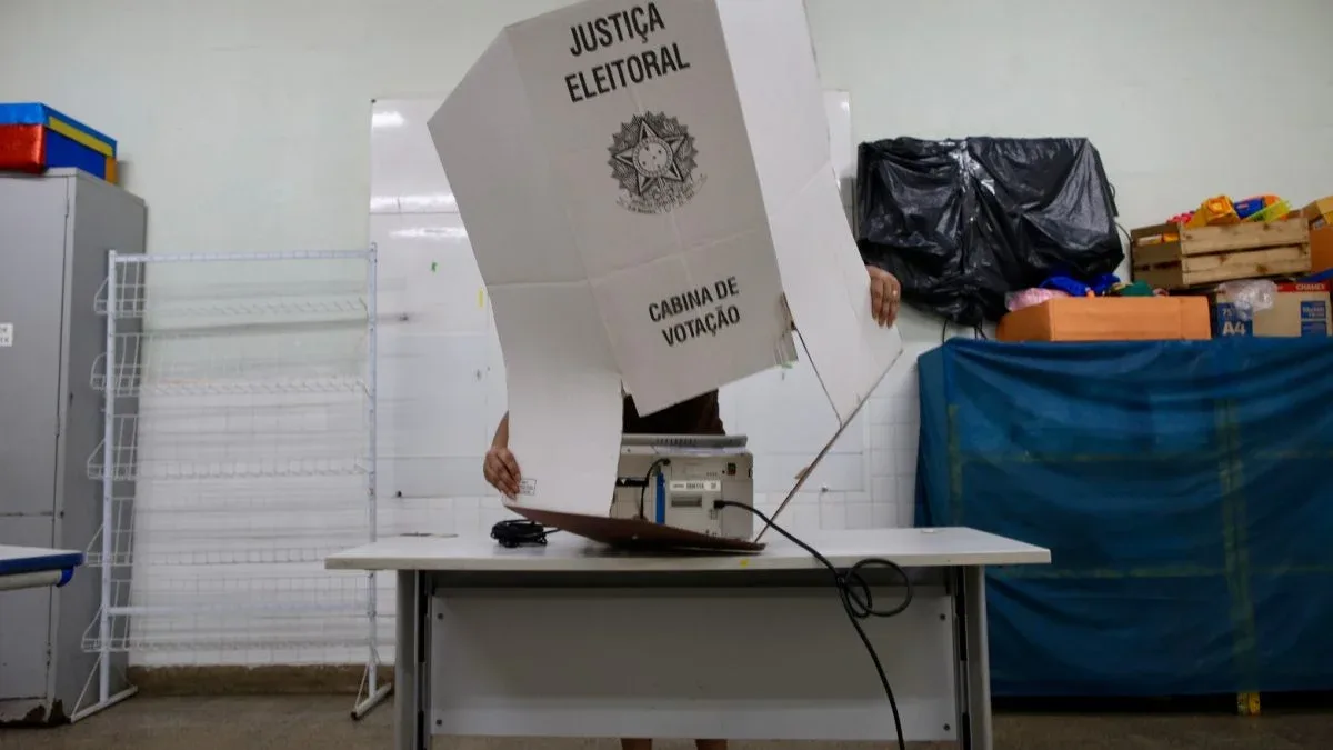Redes reúnem sátiras sobre candidatos e regras de votação no primeiro turno