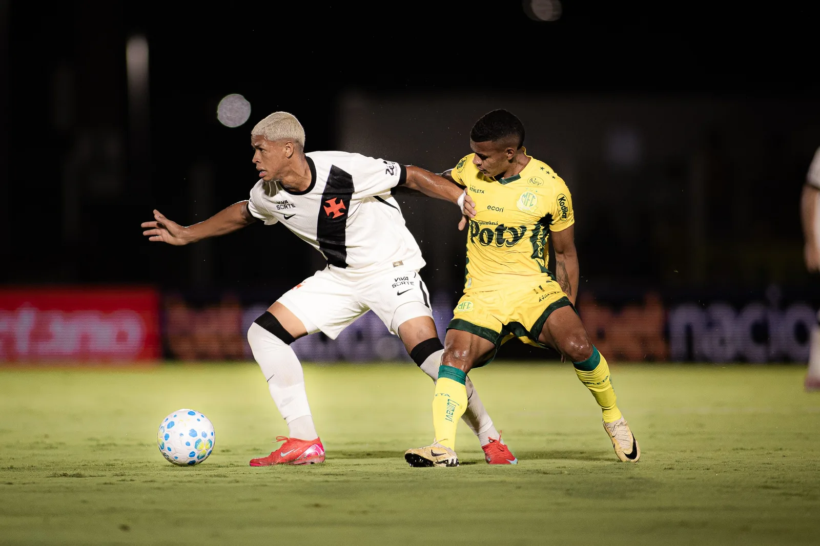 Cauan Barros fica fora de semifinal do Vasco após acidente de carro