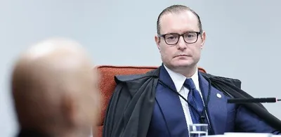 TRE-PR limita acesso a documentos fiscais e bancários de Cristiano Zanin