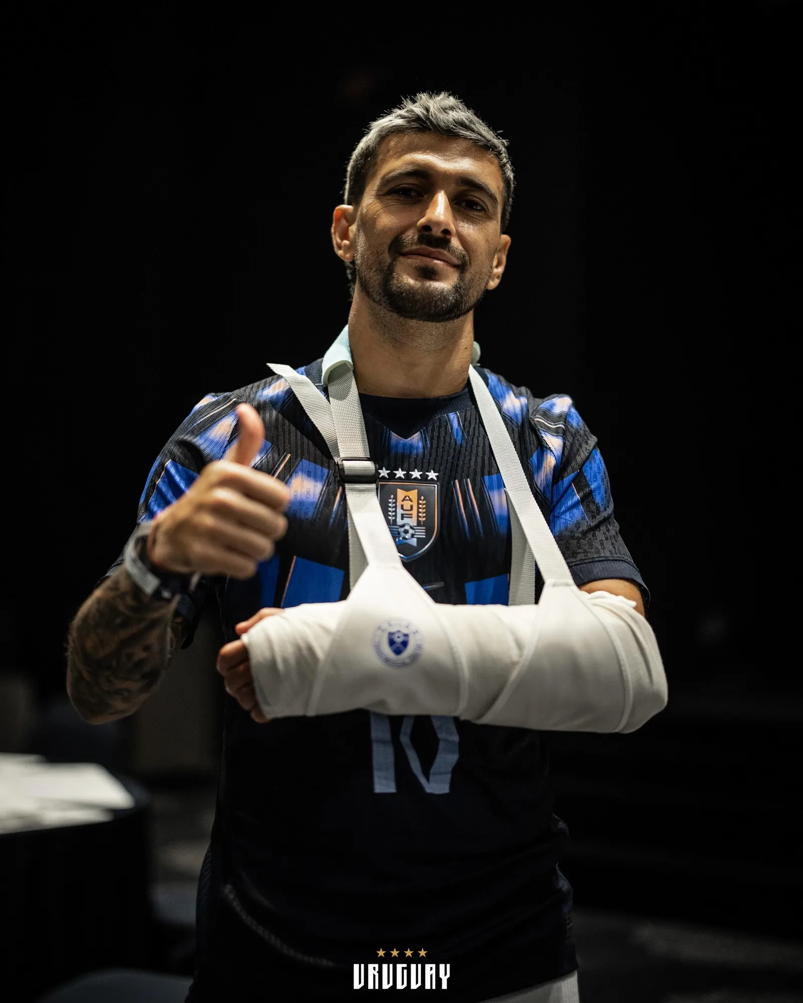 Arrascaeta desfalca Flamengo contra Santos após fratura no punho