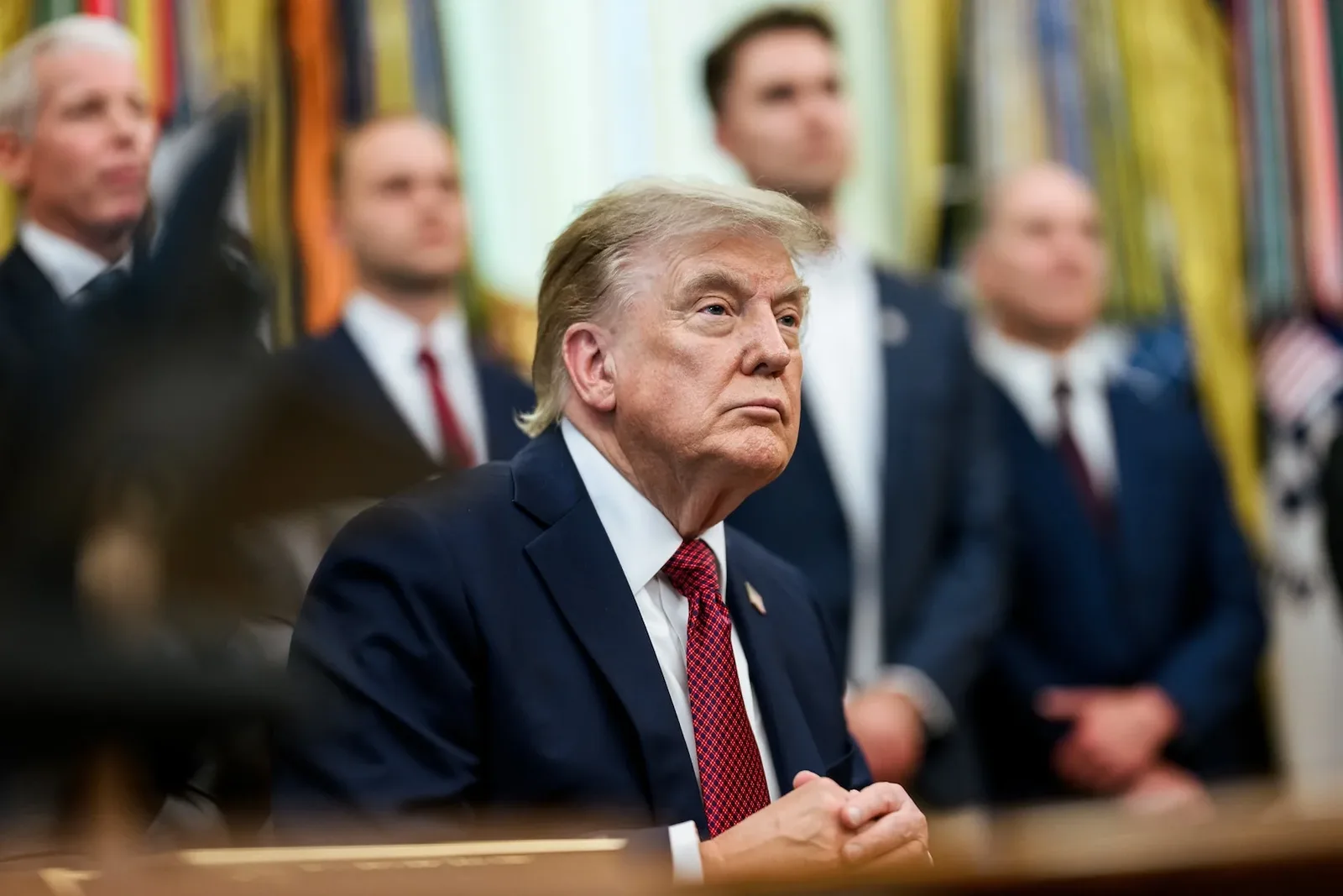 Trump ordena que jornalista se cale após questionamentos sobre Casa Branca
