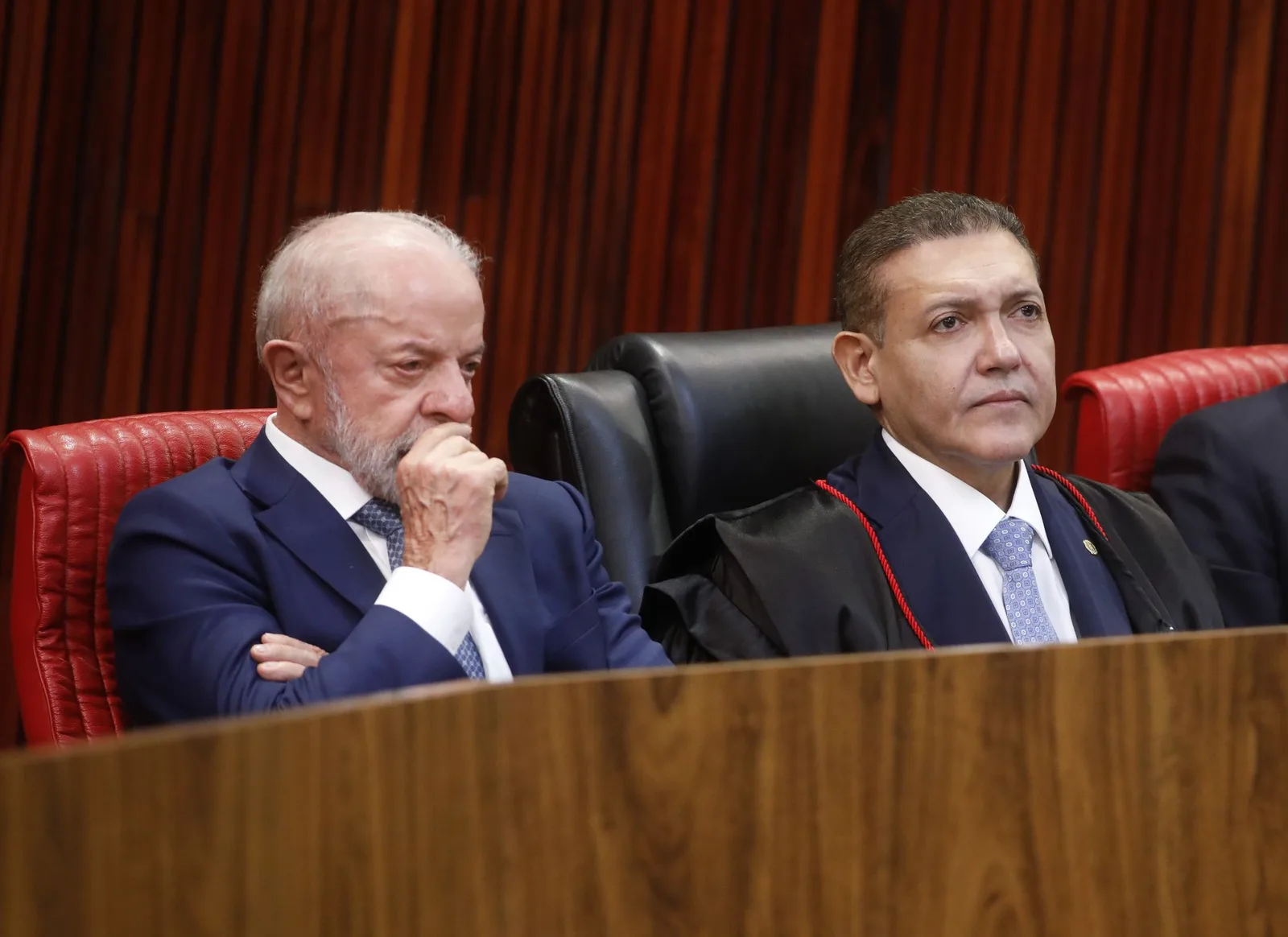 Lula questiona decisão sobre canal no WhatsApp e cobra tratamento igual no TSE