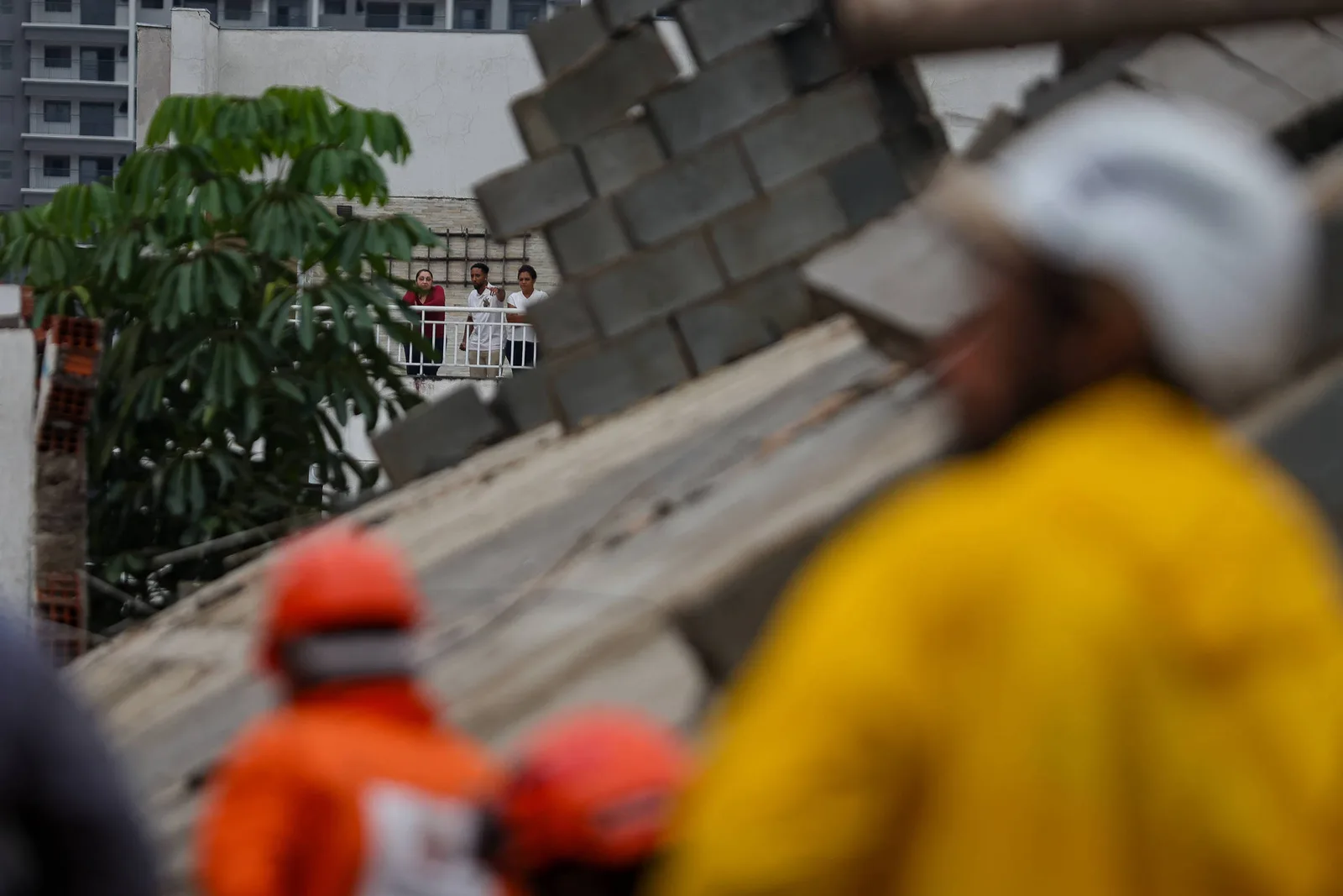 Governador aponta possível irregularidade em obra que desabou na zona leste