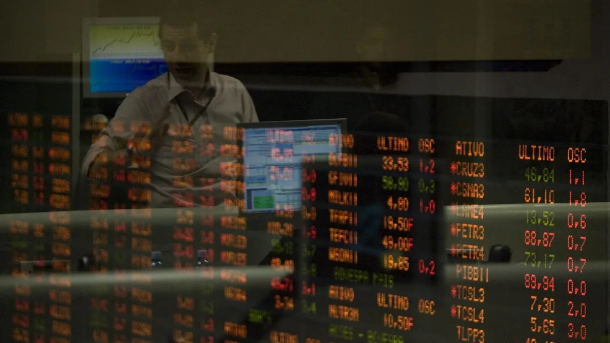 Dólar abaixo de R$ 5 acompanha salto da B3 após resultado eleitoral