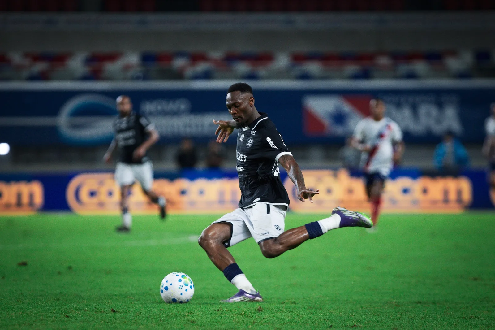 Tchamba defenderá Camarões nas Eliminatórias da Copa Africana