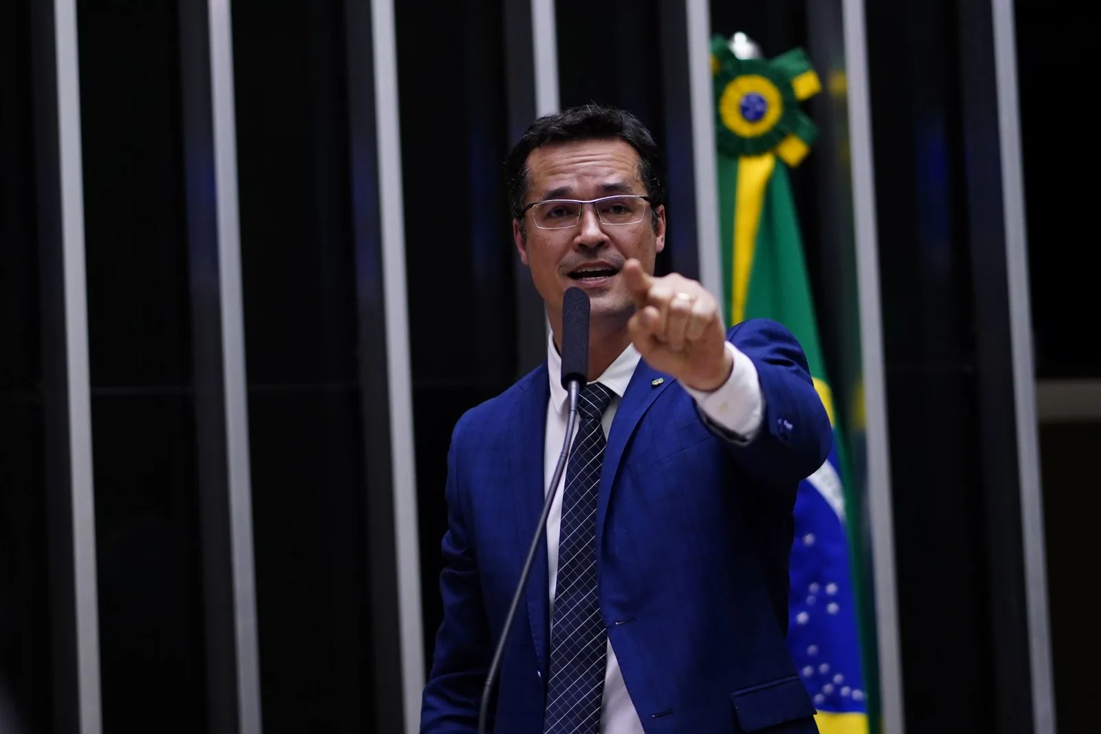 TRE-PR ordena que Deltan desative Instagram ou retire propaganda