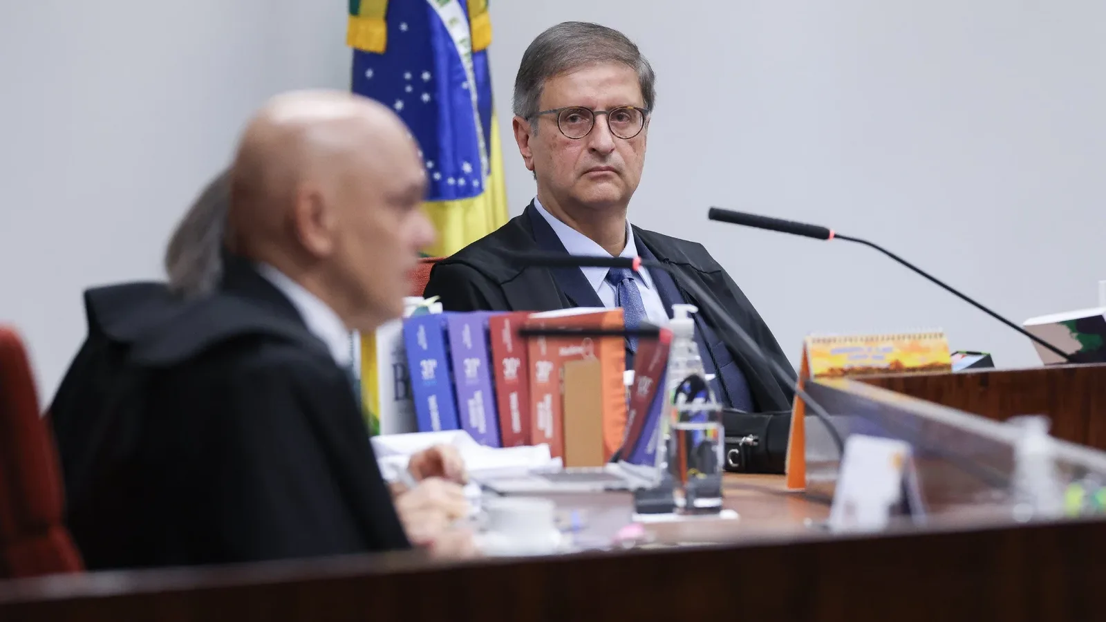 Afastamento de diretor da PF gera reação da AGU e maioria no STF