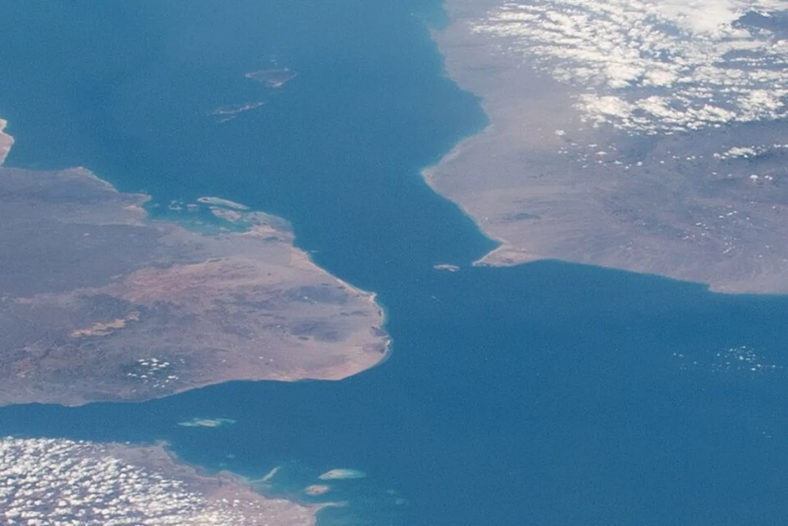 Itália envia fragata para proteger navios no estreito de Bab el-Mandeb