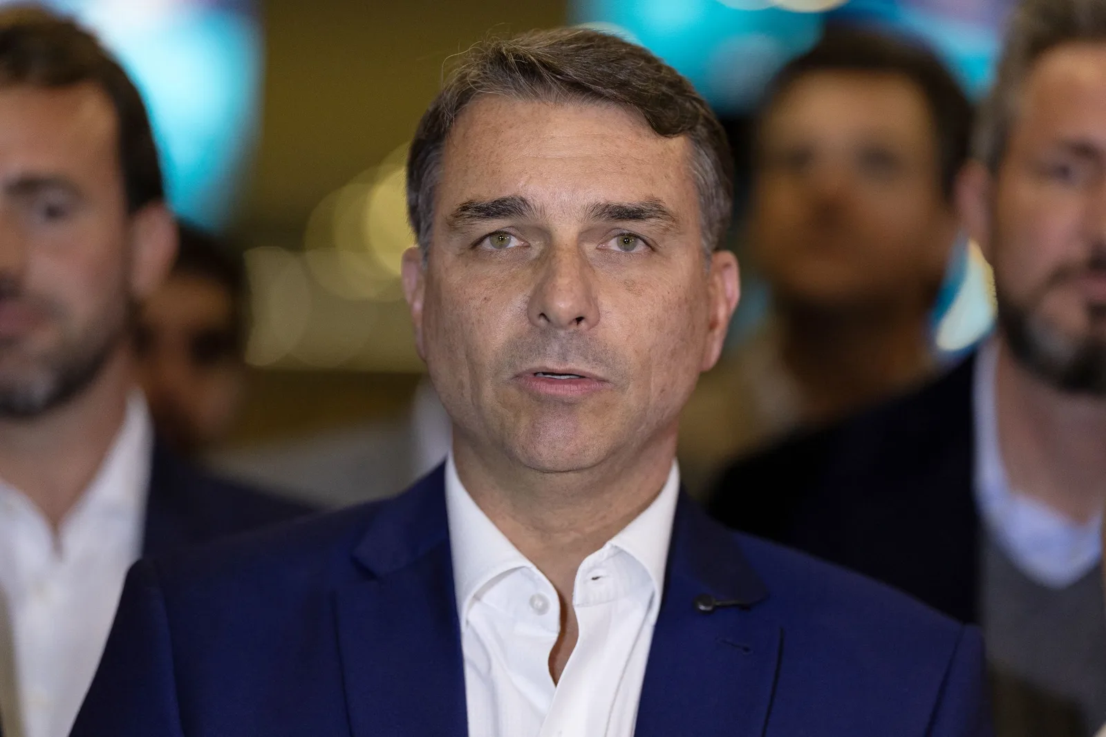 Defesa de Flávio questiona relatoria de pedidos no STF e cita caso Dark Horse