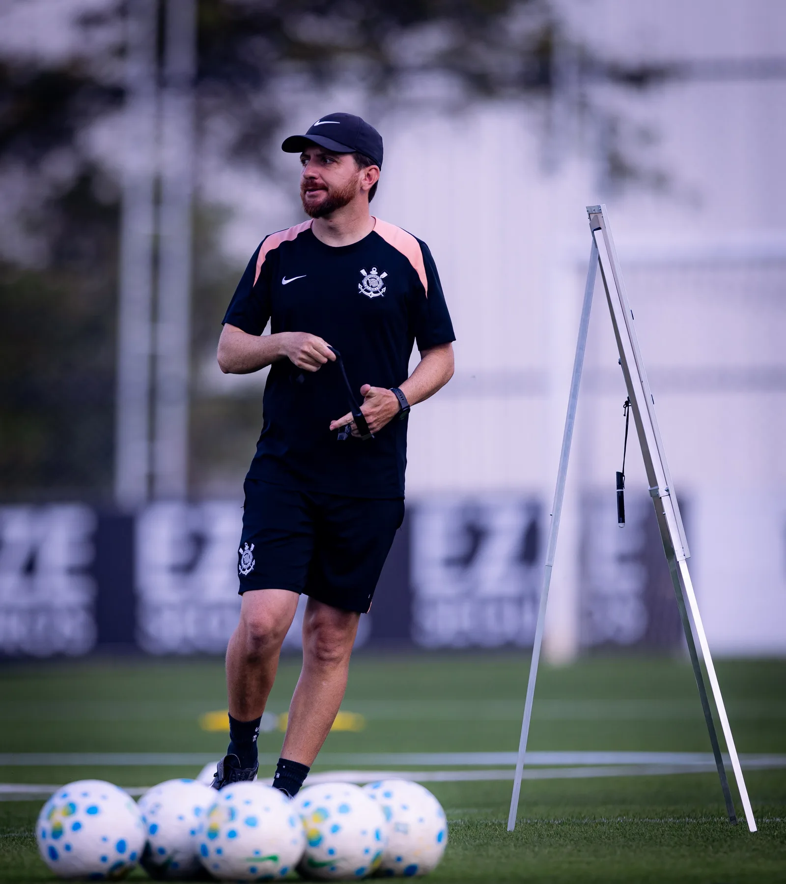 William chega ao profissional do Corinthians após se destacar na base
