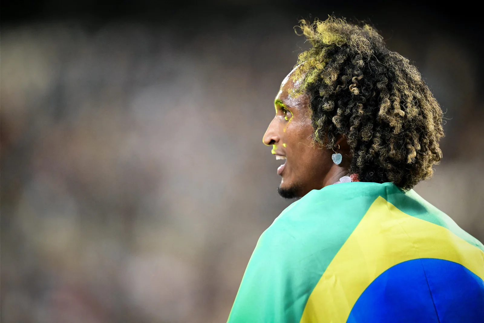 Recorde mundial e tricampeonato levam Alison dos Santos ao prêmio mensal