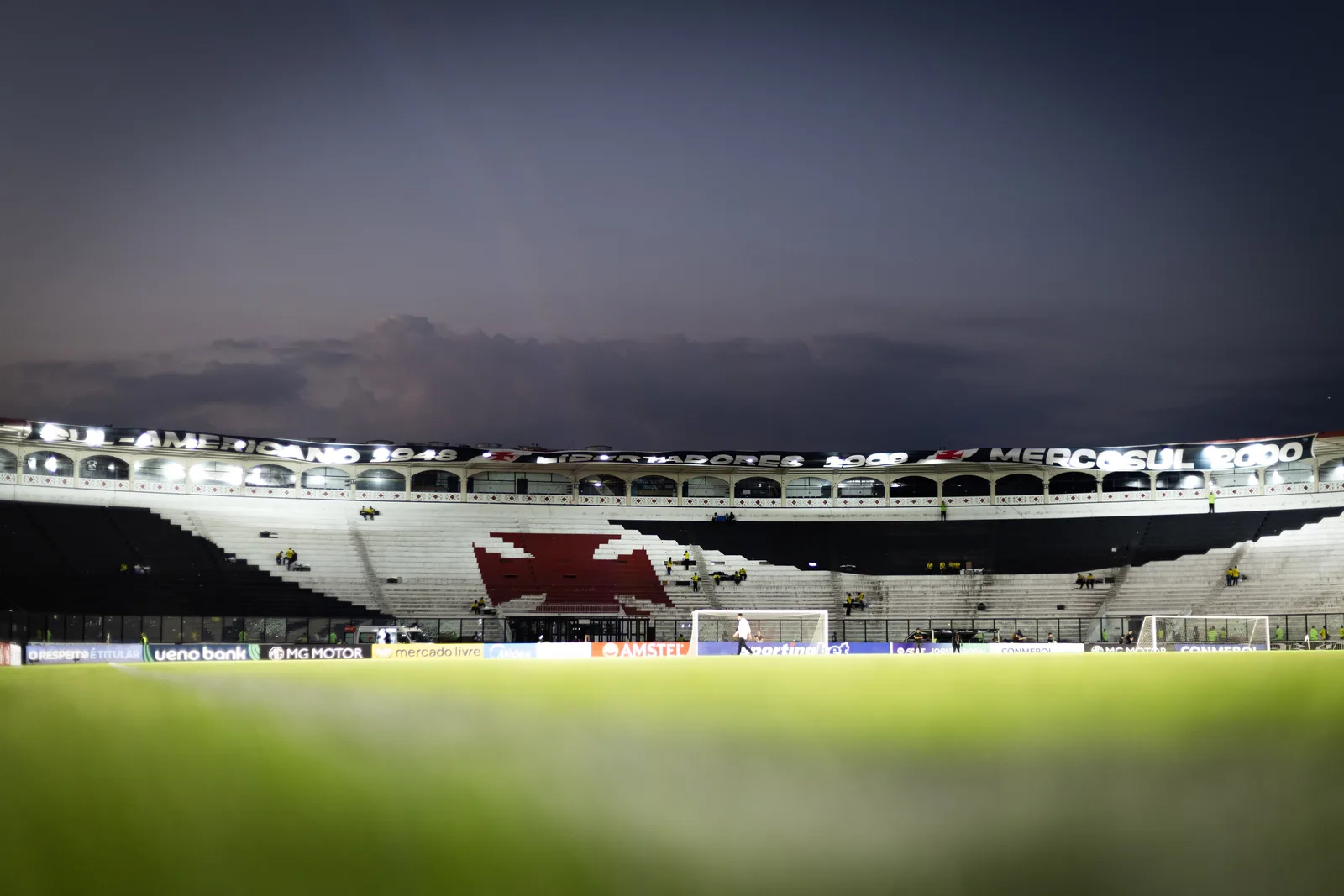 Vasco e Coritiba se enfrentam em disputa que aproxima G6 e Z4