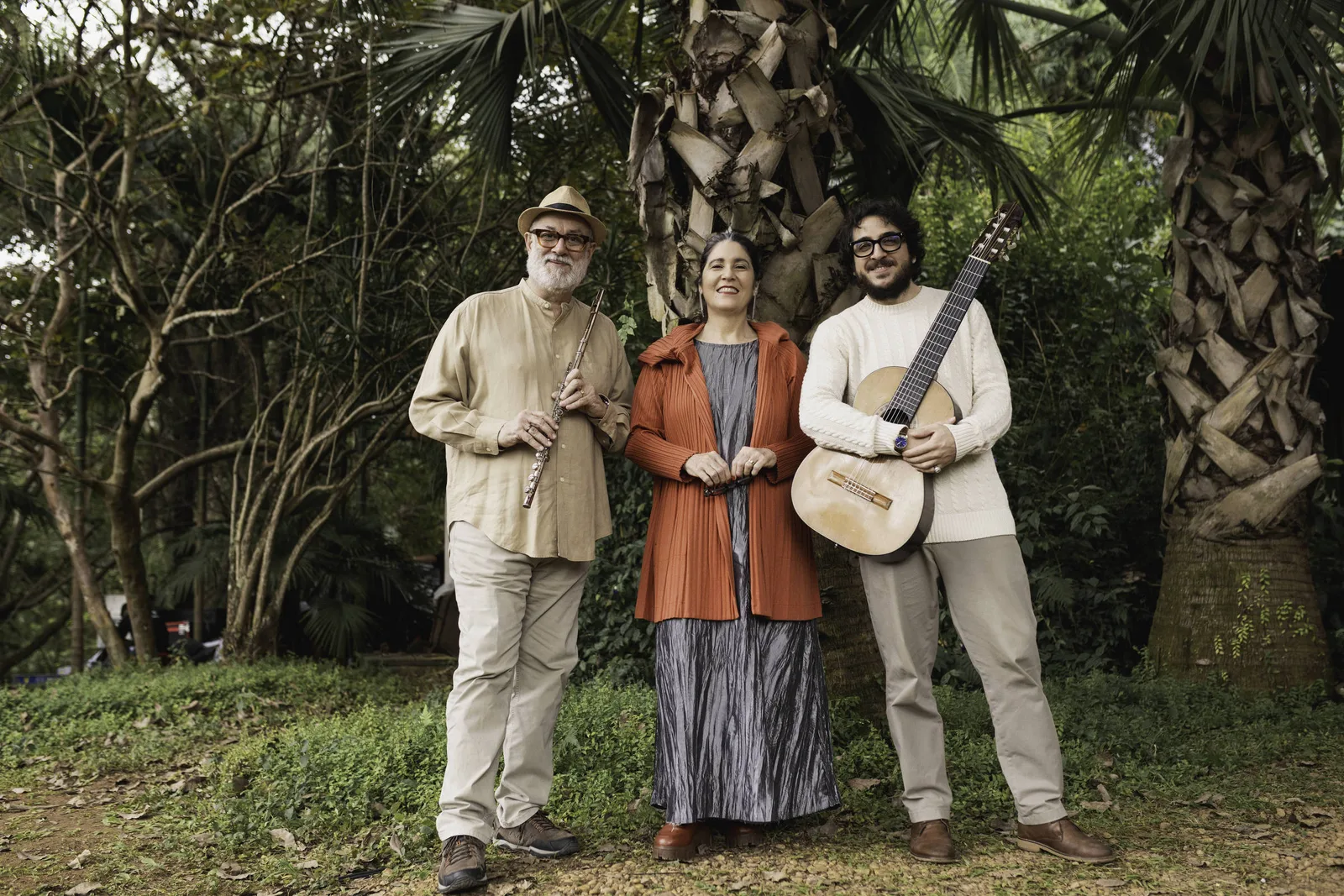 Trio adapta canções de Tom Jobim para espetáculo de câmara em São Paulo