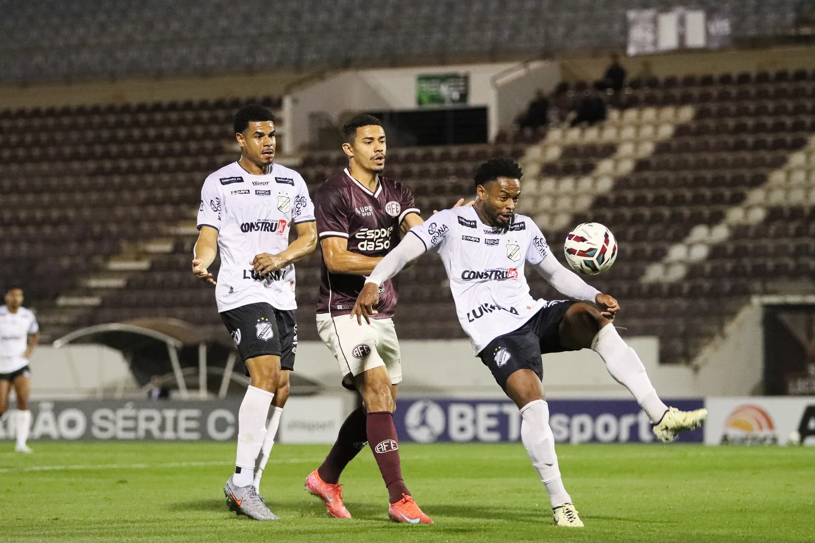 Inter e Ferroviária iniciam fase decisiva com acesso à Série B em jogo