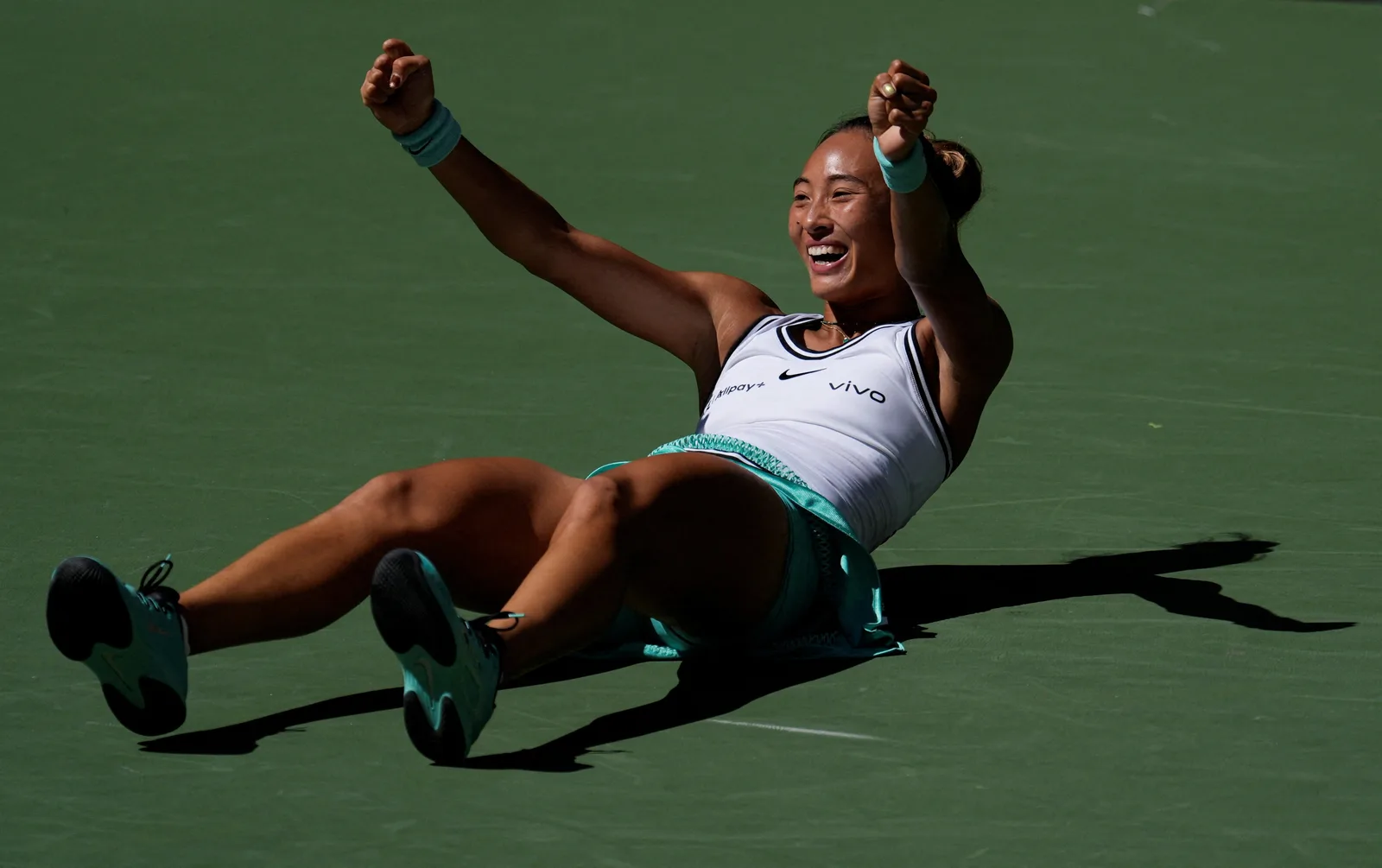 Zheng alcança terceira quartas no US Open após retorno ao circuito