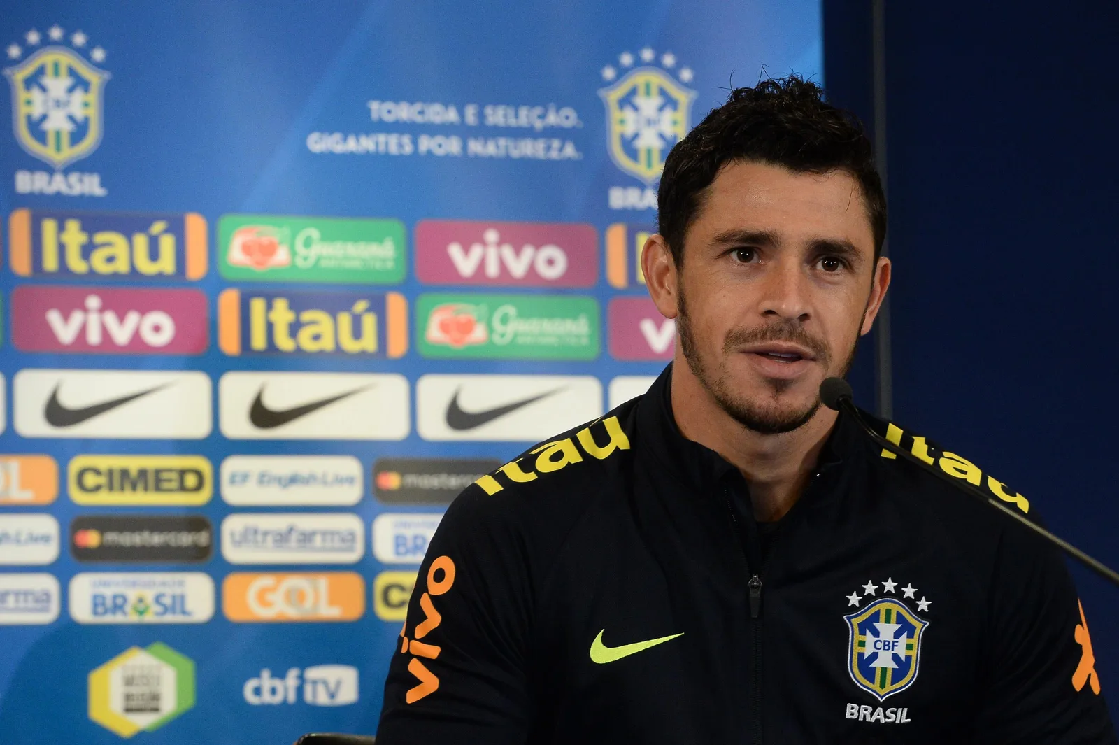 Giuliano encerra carreira aos 36 anos após 789 jogos oficiais