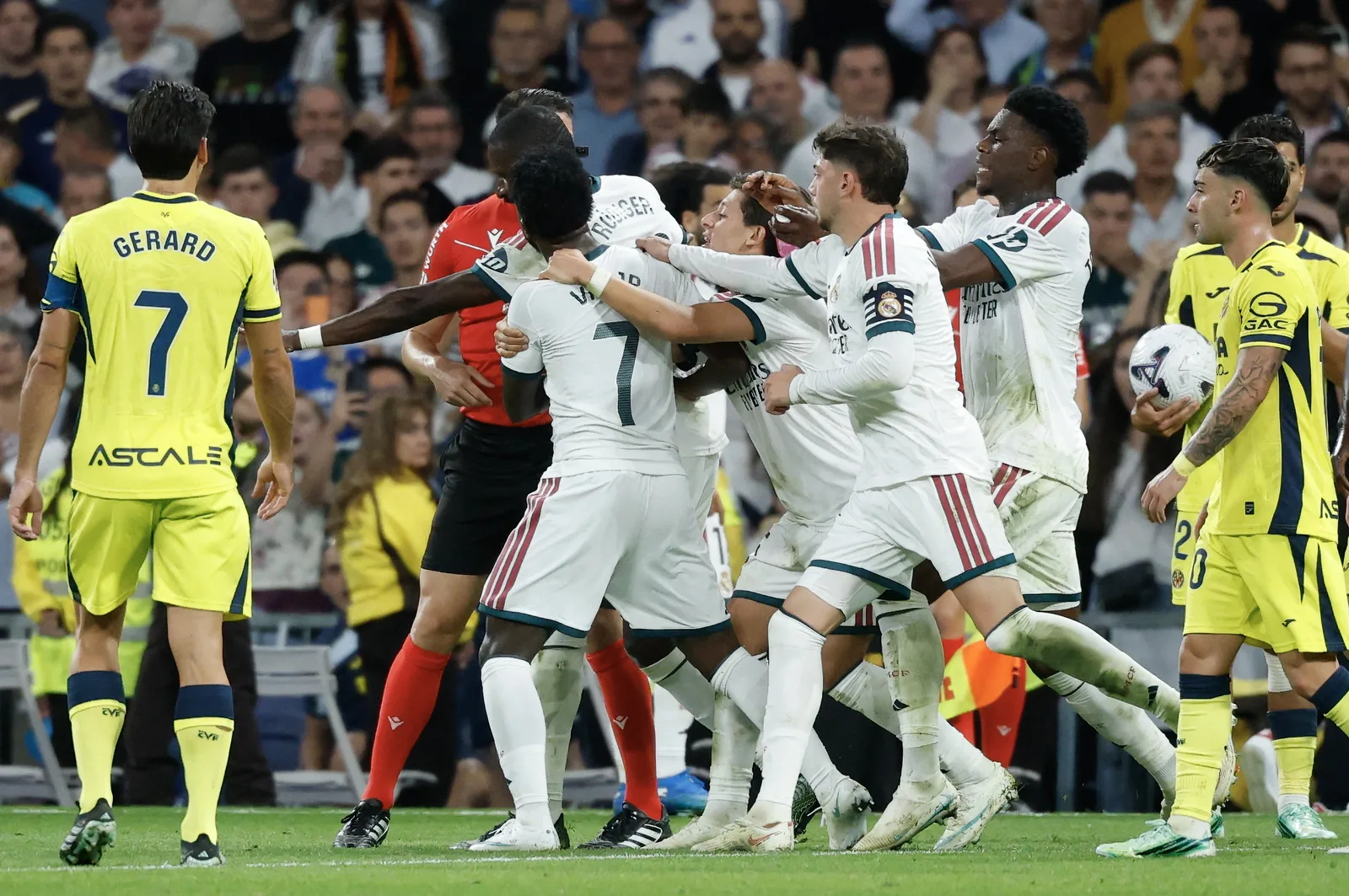 Real Madrid TV questiona expulsão de Vini e critérios de arbitragem em LaLiga