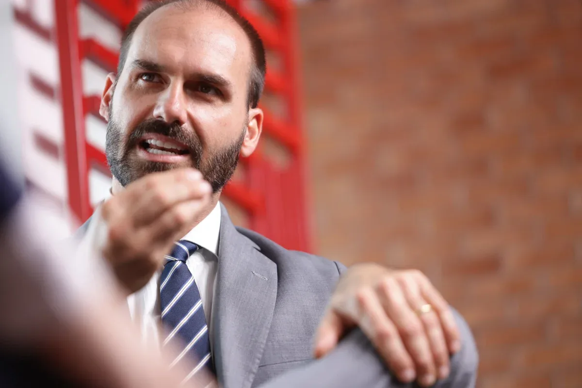 Eduardo Bolsonaro diz que STF poderia rejeitar vitória de Flávio em 2026