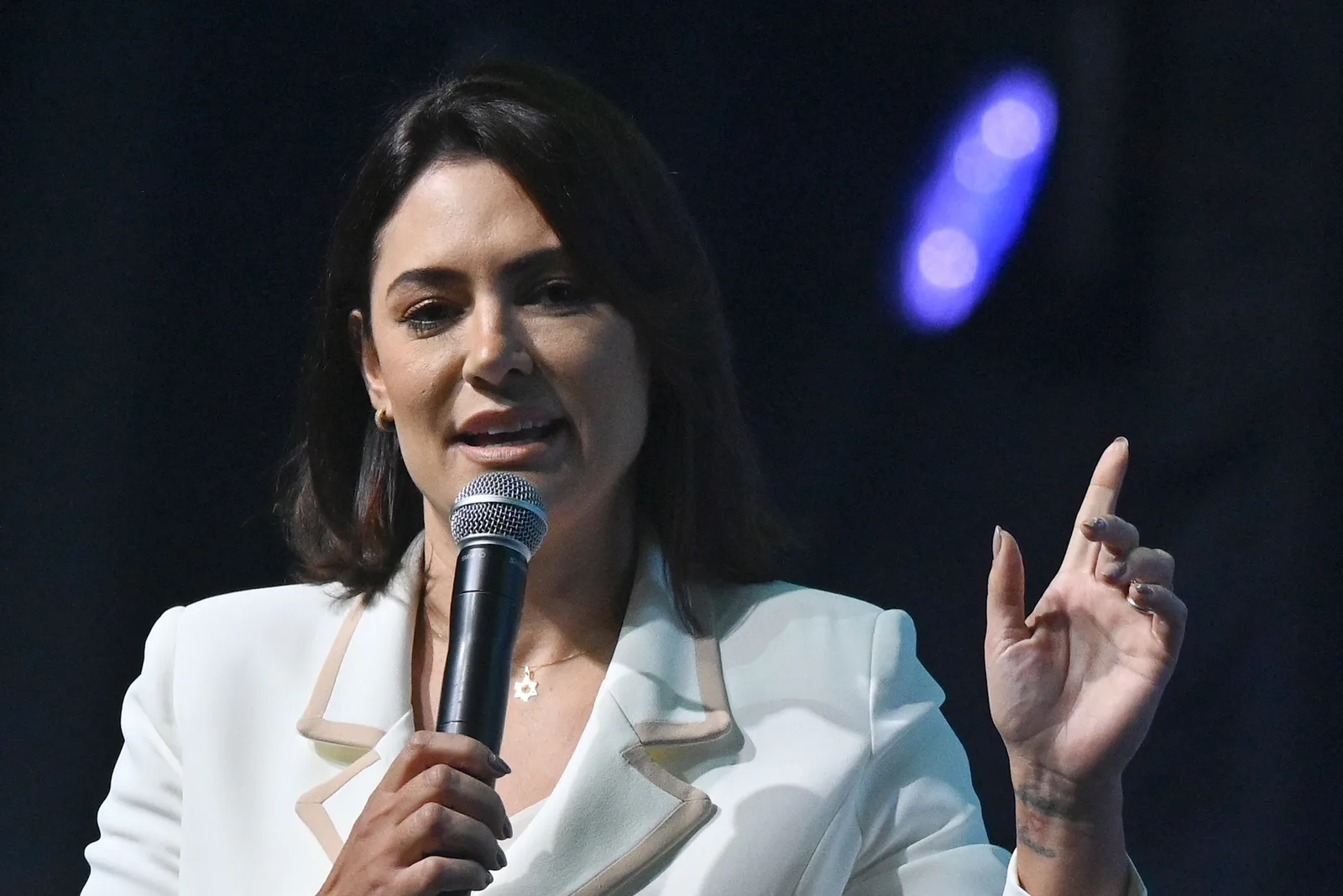 Michelle critica regras para visitas a Bolsonaro durante campanha ao Senado