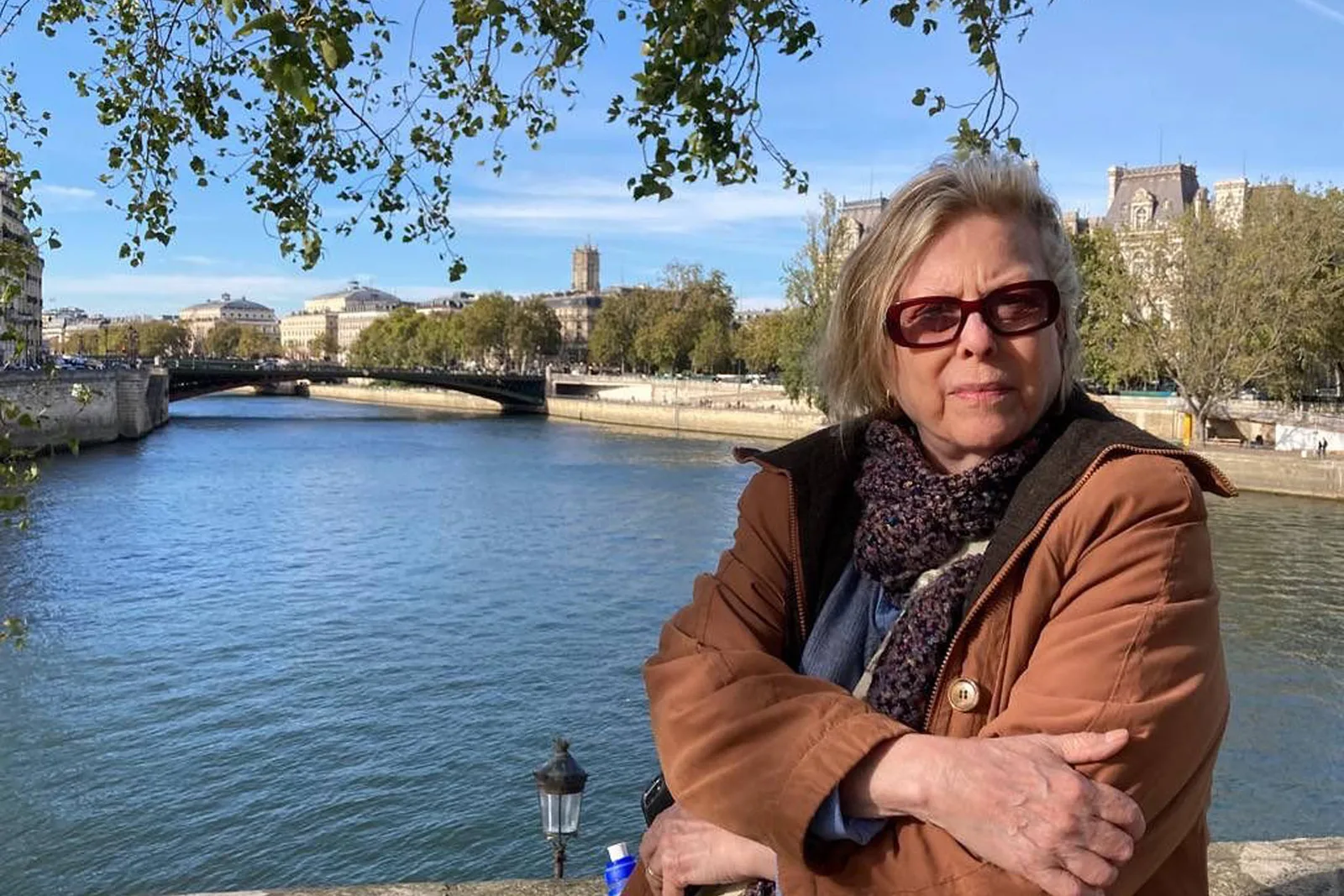 Monique Lafond volta à TV e aponta pouco espaço para atrizes de 72 anos