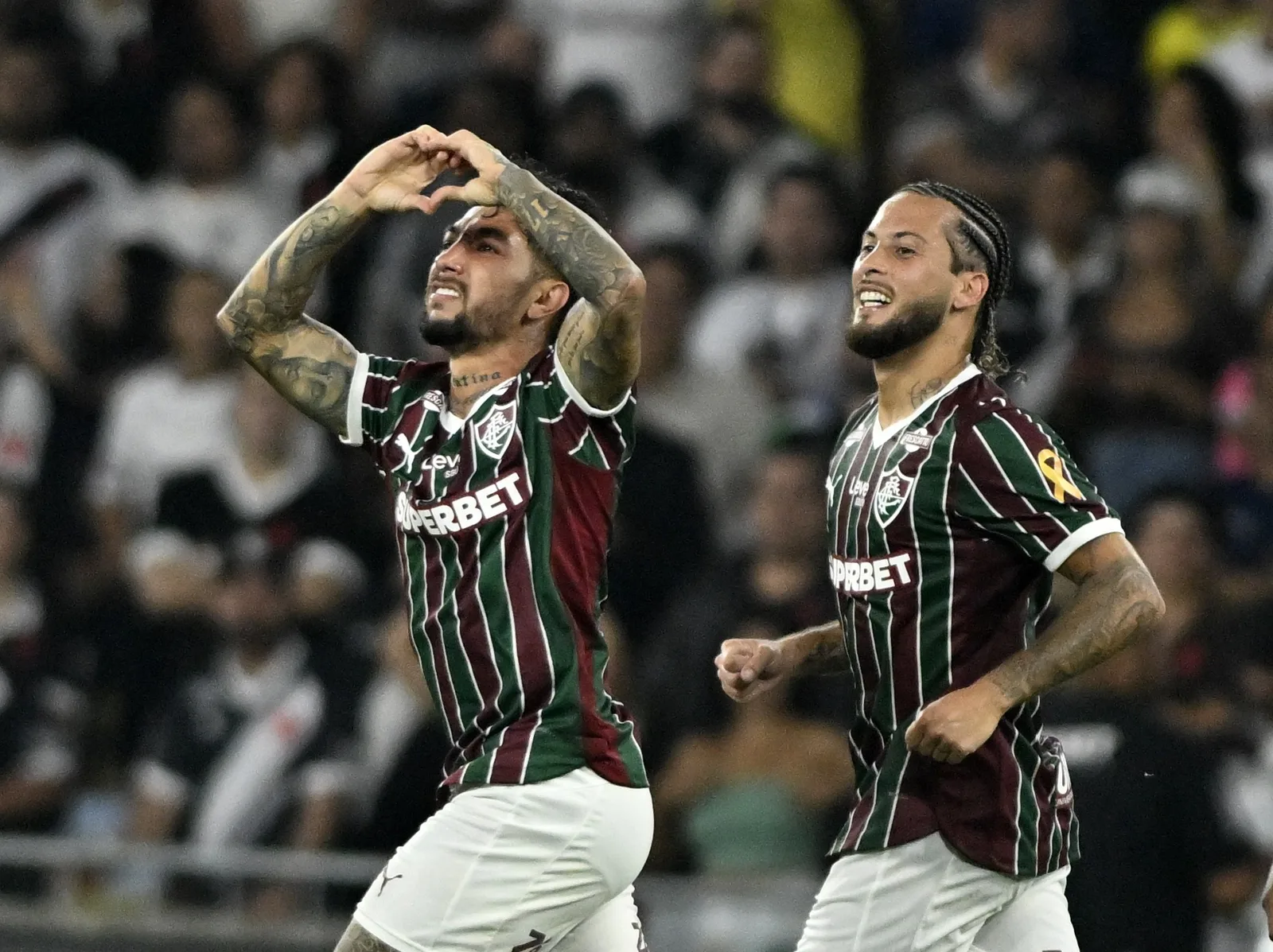 Fluminense vence clássico, e árbitro é criticado após contato com Canobbio