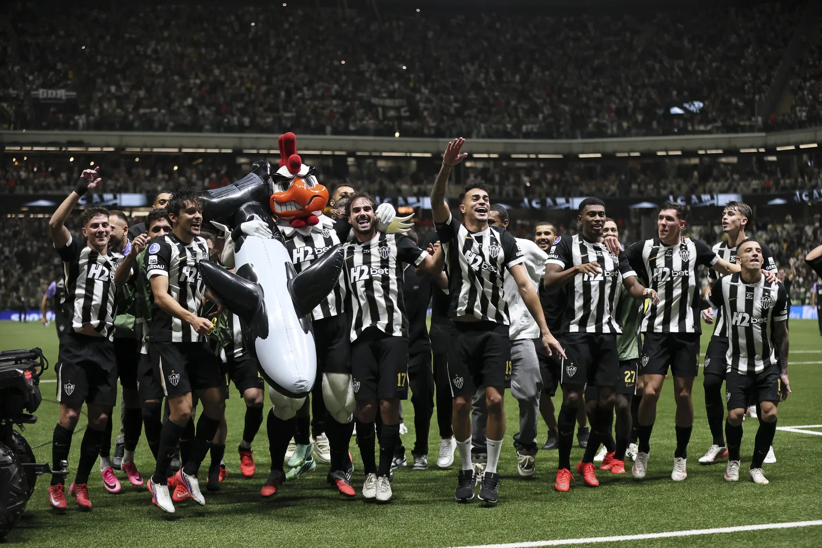 Atlético-MG e Santos voltam a se enfrentar com vaga na Libertadores em disputa