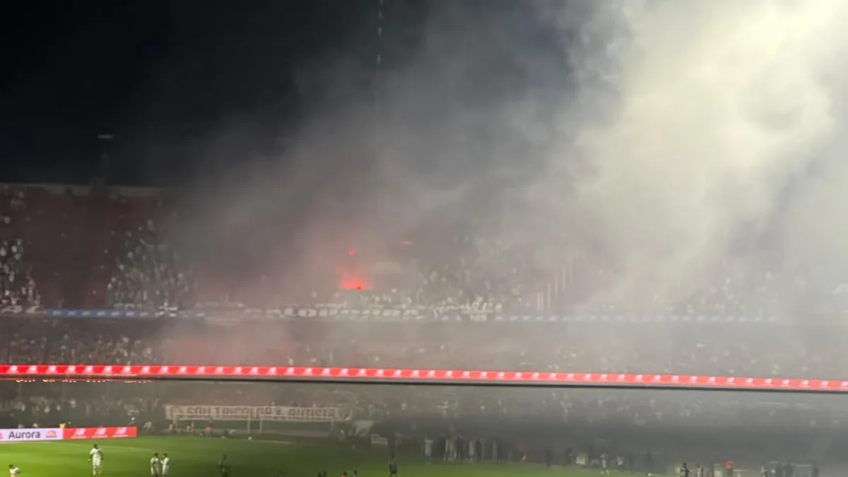 São Paulo bate Atlético-MG por 2 a 1 após fumaça no Morumbis