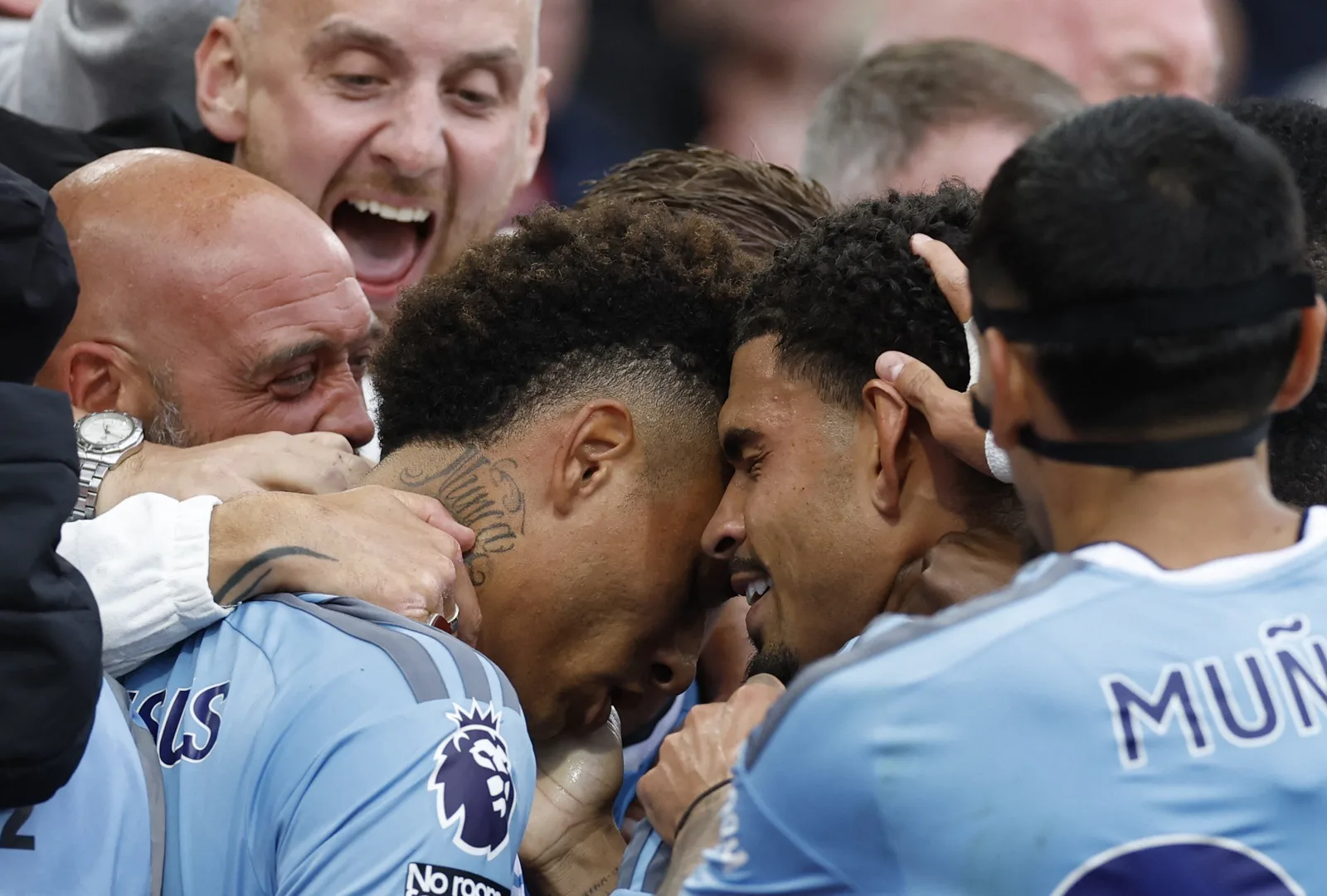 Igor Jesus decide contra o Aston Villa e celebra gol pelo Forest