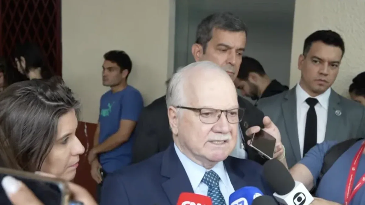 Edson Fachin vota em Brasília e destaca papel da democracia