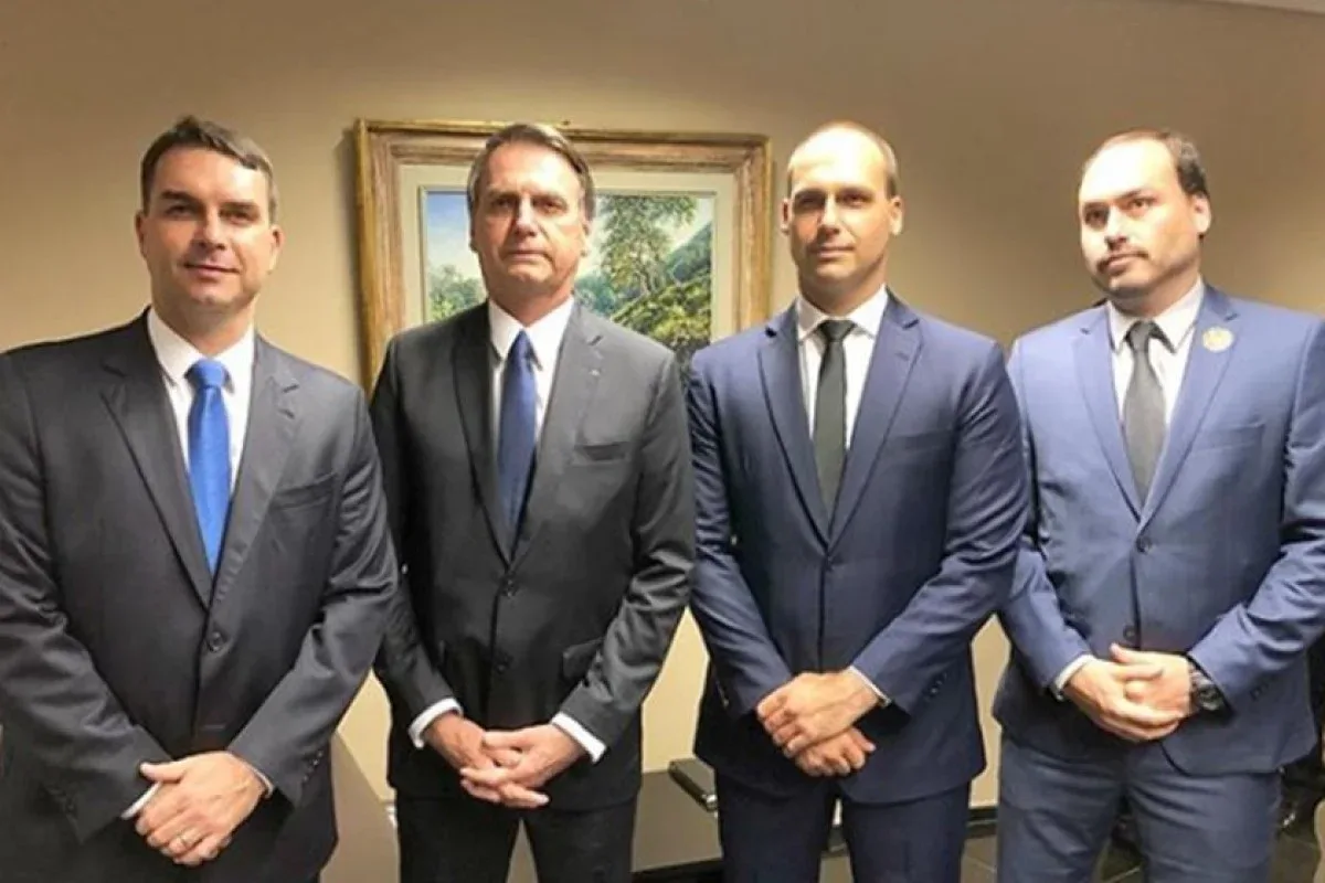 Família Bolsonaro é comparada à de Trump em análise sobre sucessão política