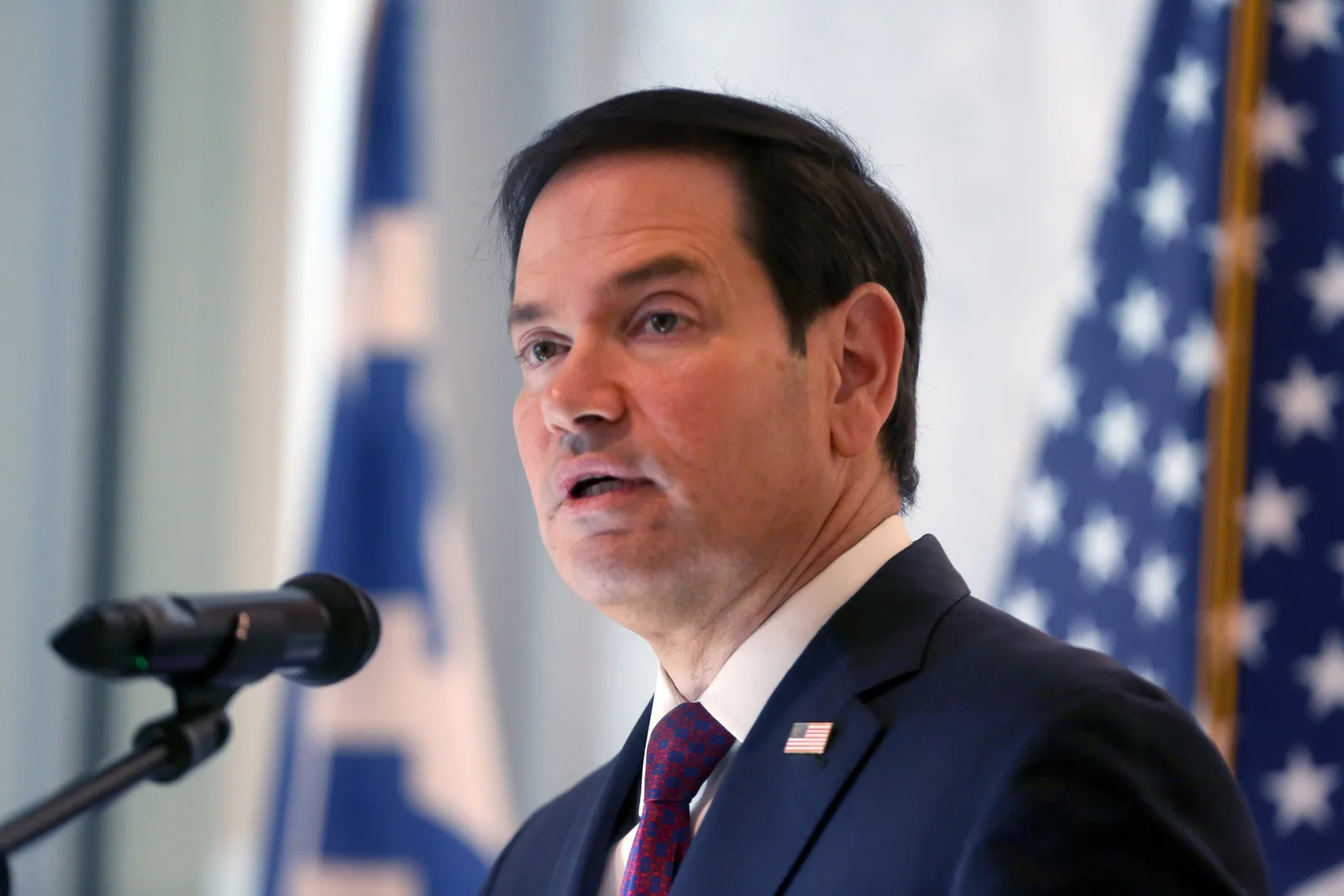 Rubio manifesta apoio ao papa após confirmação de câncer no pulmão