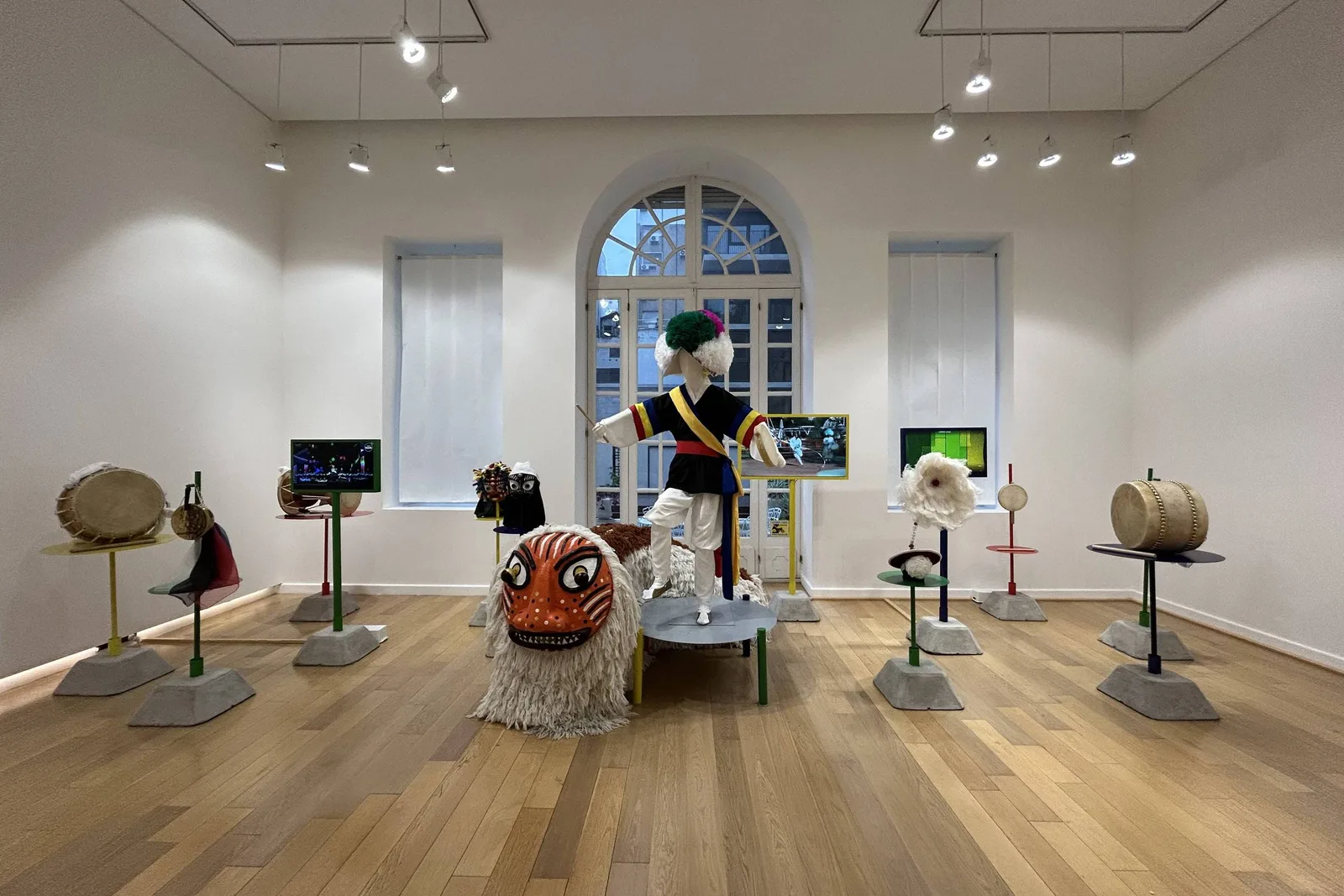 Exposição em São Paulo relaciona rituais coreanos a BTS e Stray Kids