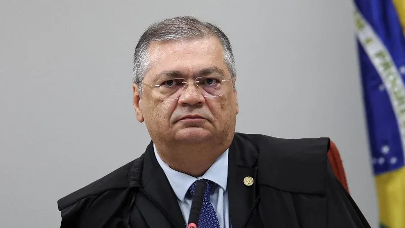Dino manda União revisar regras da CVM após irregularidades no Banco Master