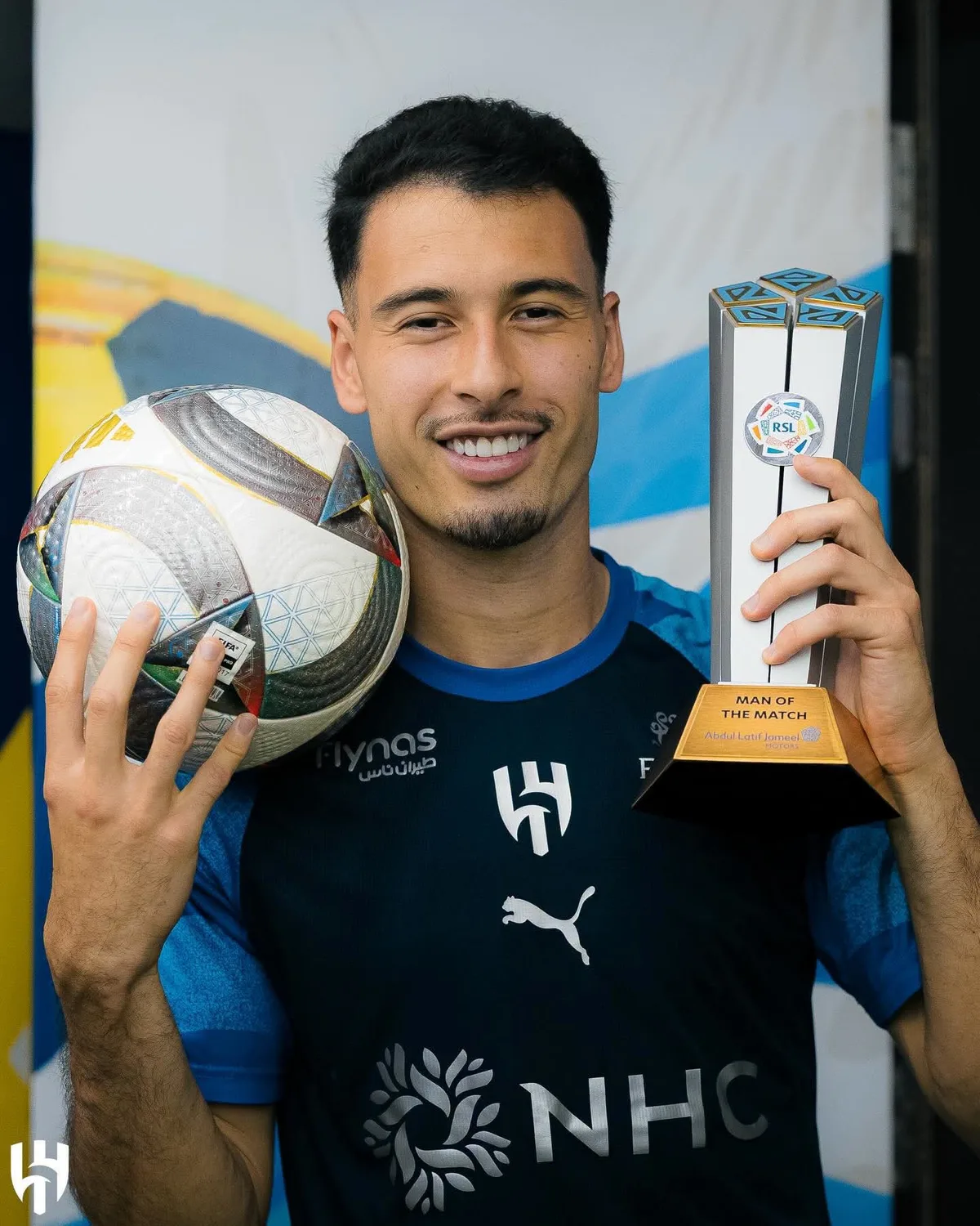 Martinelli estreia com três gols e leva Al-Hilal à ponta do Saudita