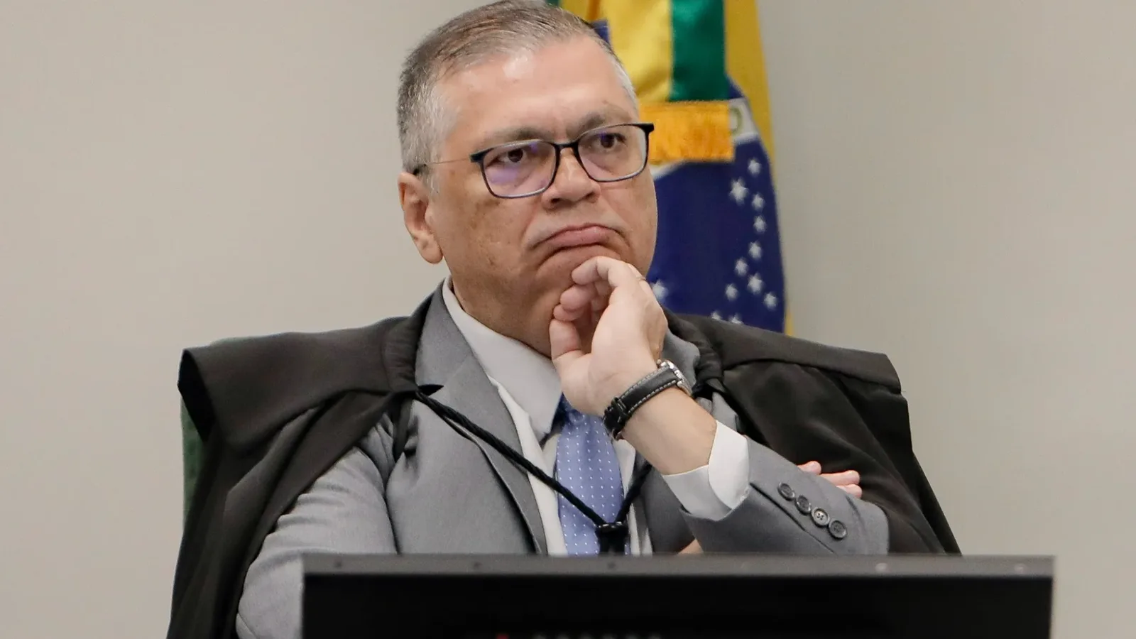 Flávio Dino questiona critérios para encerrar inquéritos no Supremo