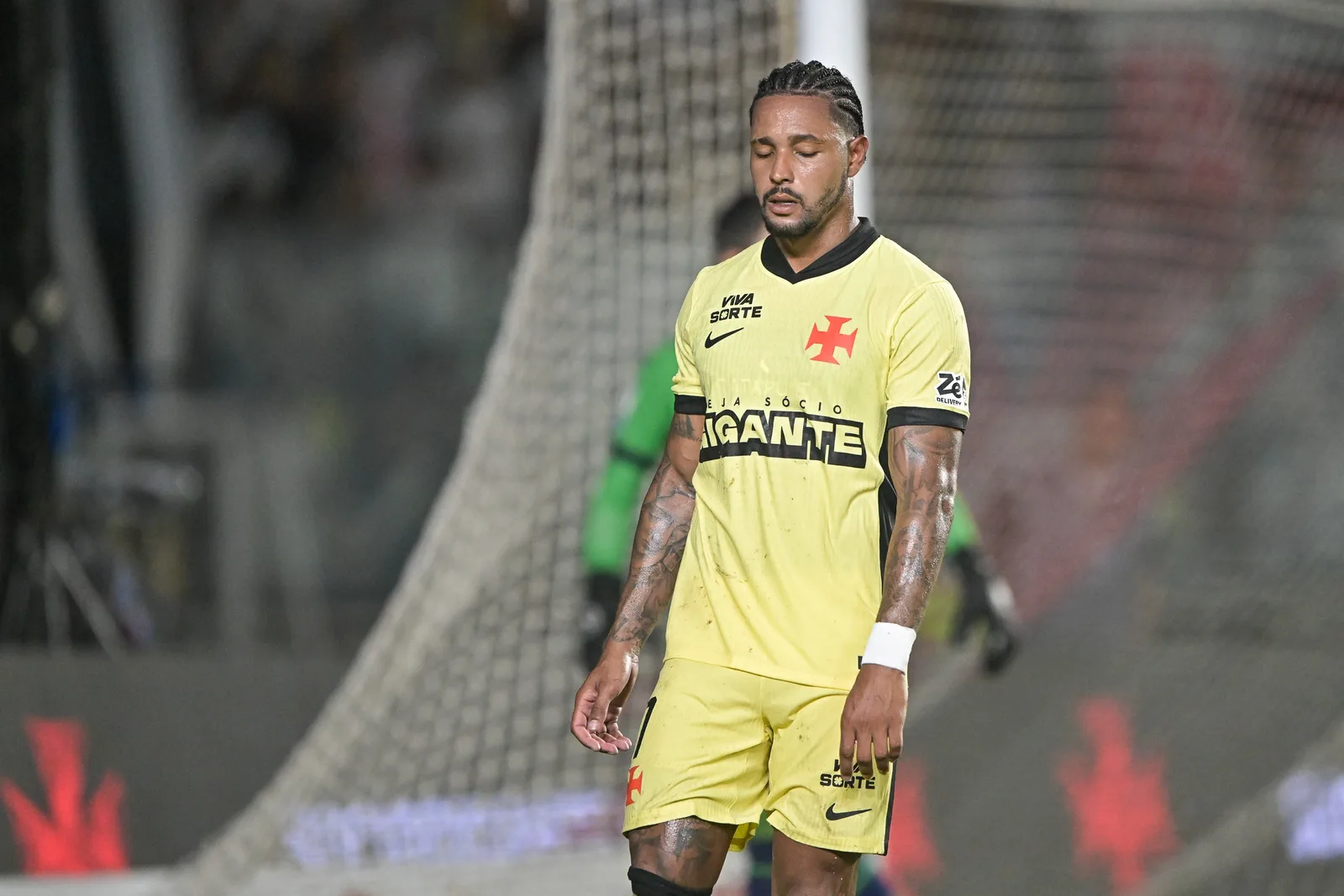 Vasco chega à semifinal com distância do Z-4, mas insatisfação após empate