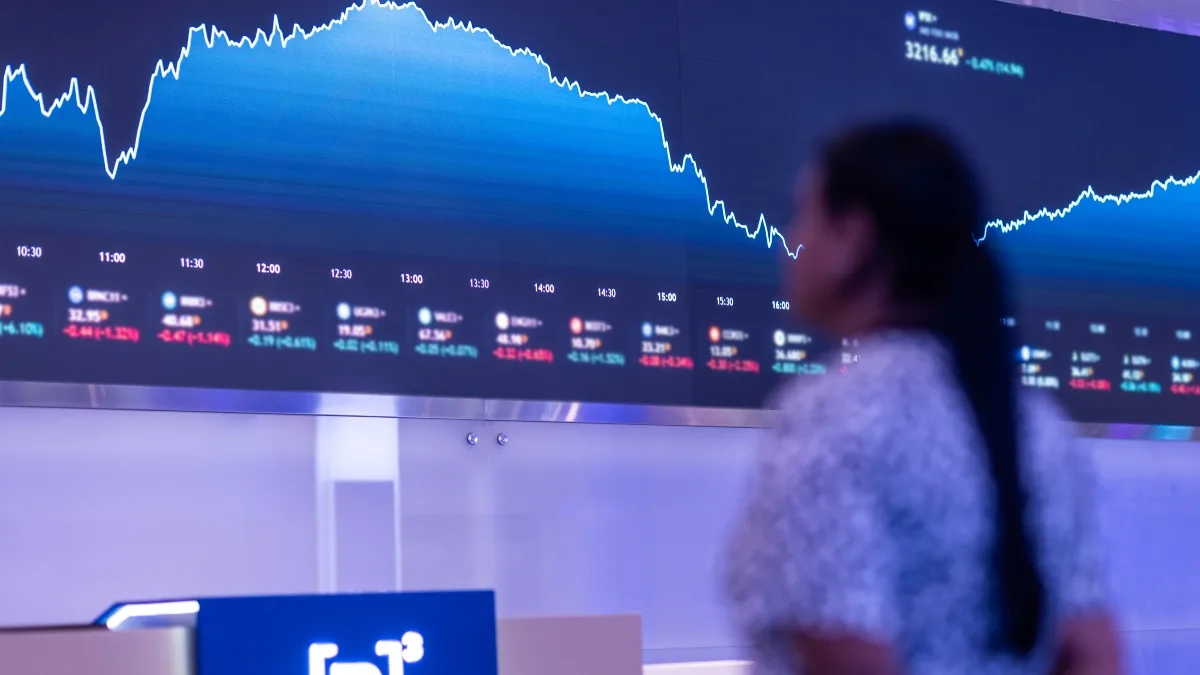 B3 abre aos 208,9 mil pontos; dólar é negociado a R$ 4,946
