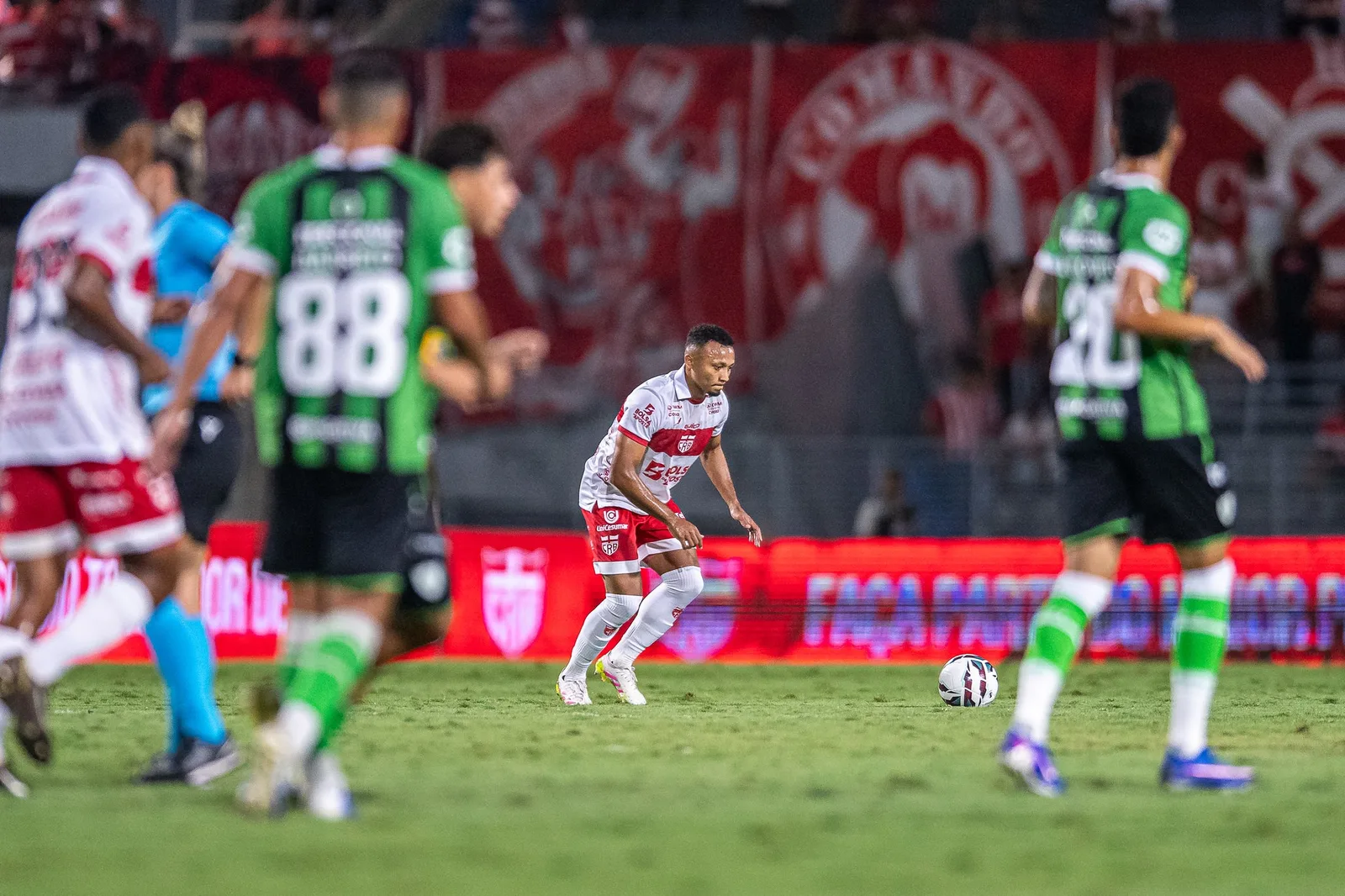 CRB mantém base e prepara Reverson para duelo com o Sport