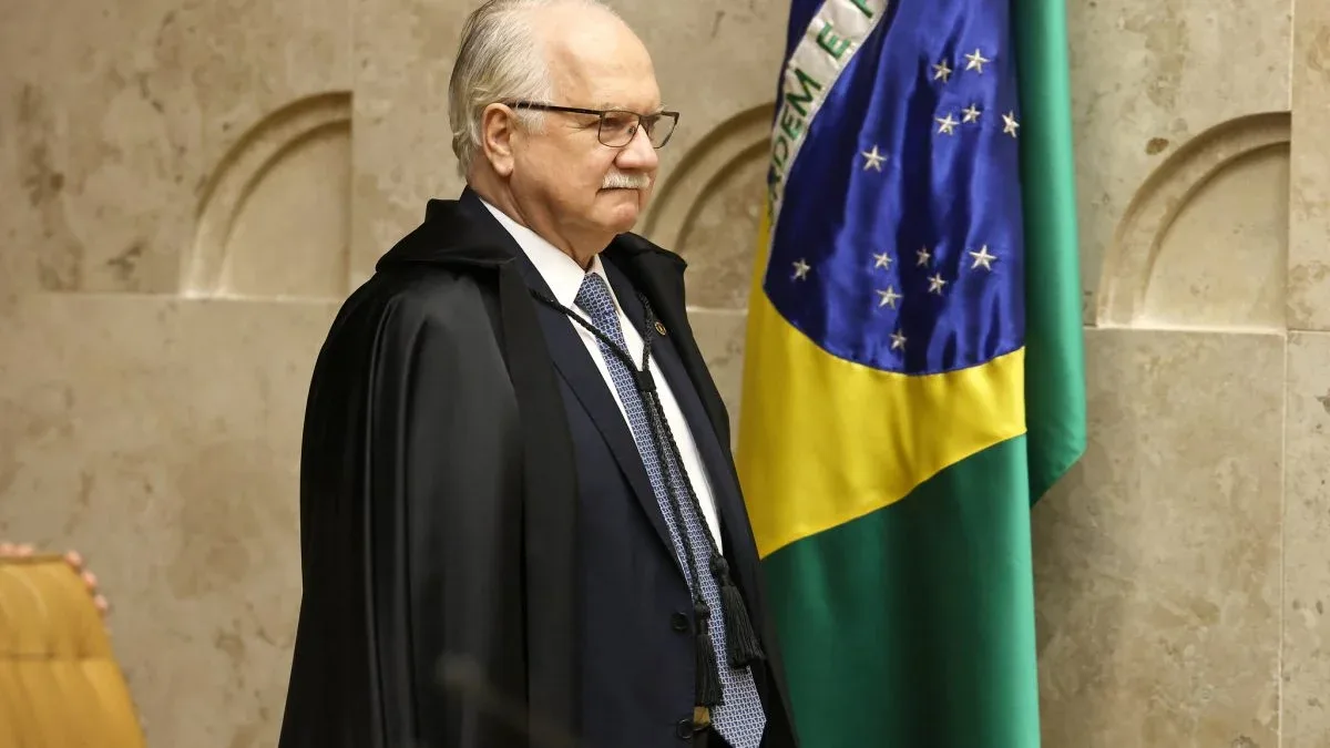 Defesa de Flávio Bolsonaro tem pedido contra Dino rejeitado por Fachin