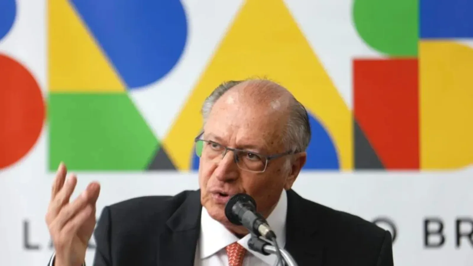 Alckmin prevê liderança brasileira nas exportações de alimentos até o fim de 2026