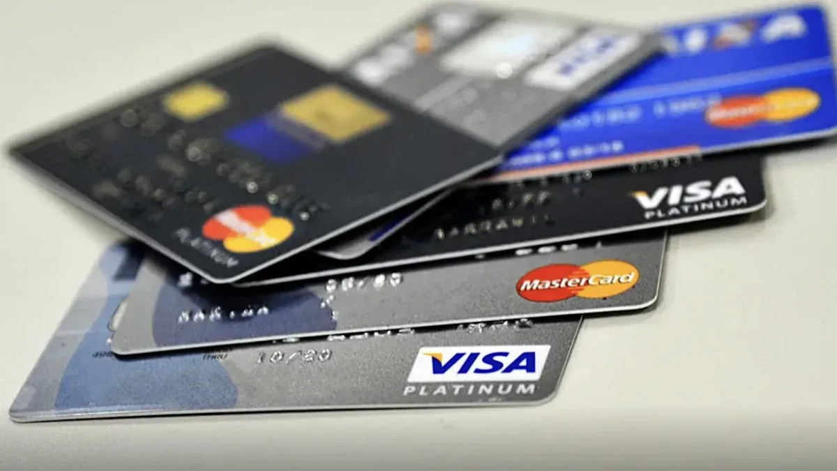 Pontualidade no cartão cai no Brasil e fica em 76,8% em março