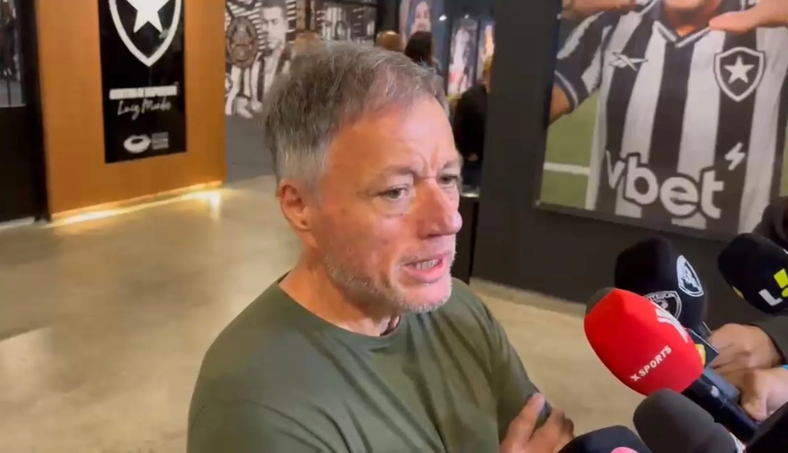 Anderson Barros cobra evolução do Palmeiras após perda da liderança