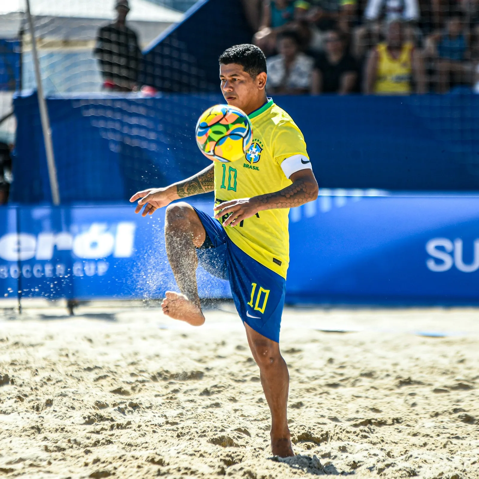 Datinha é homenageado após completar 200 jogos pela Seleção