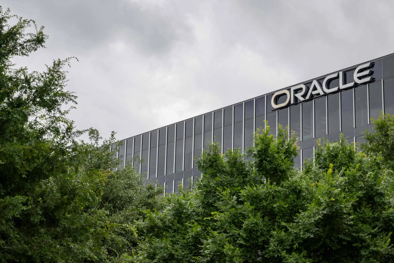 Oracle amplia receita de data centers e prevê avanço acelerado na nuvem