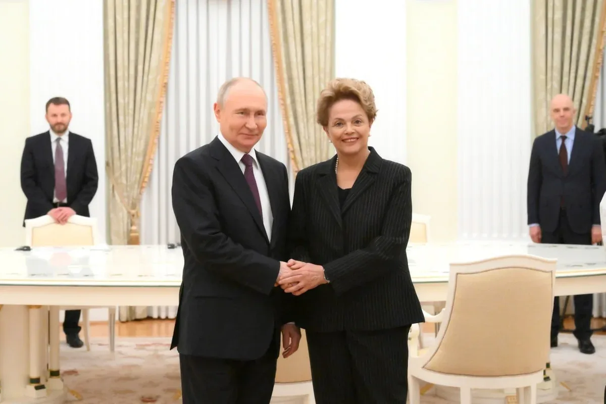 Putin destaca atuação do banco dos Brics em encontro com Dilma na Índia