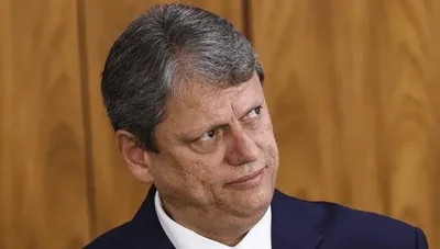 Privatização sob Tarcísio provoca inúmeras reclamações sobre água, trens e pedágios