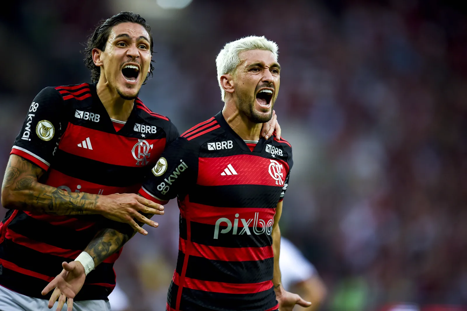 Flamengo reúne líderes de gols do século em três posições do elenco