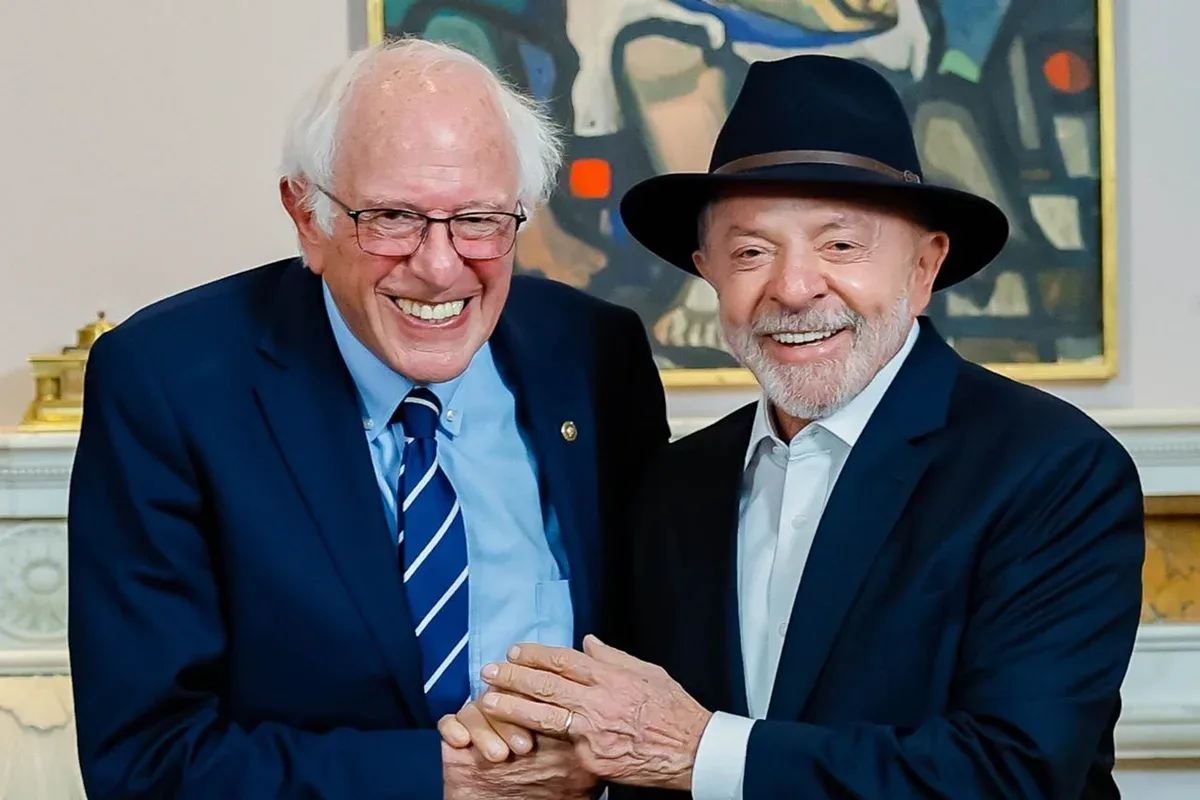 Bernie Sanders planeja chamar Lula para falar sobre o SUS no Senado dos EUA