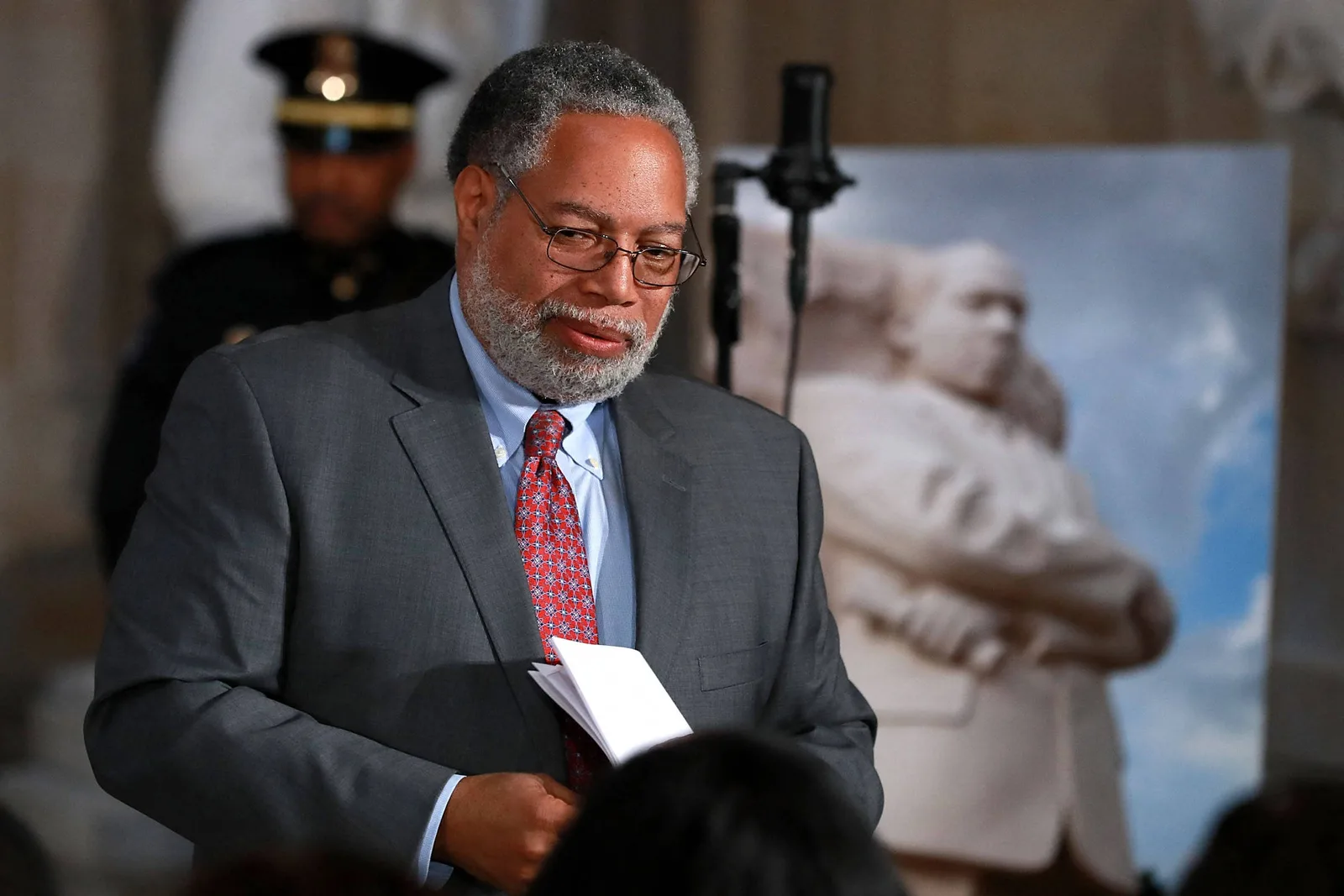Diretor do Smithsonian anuncia saída após pressão da Casa Branca